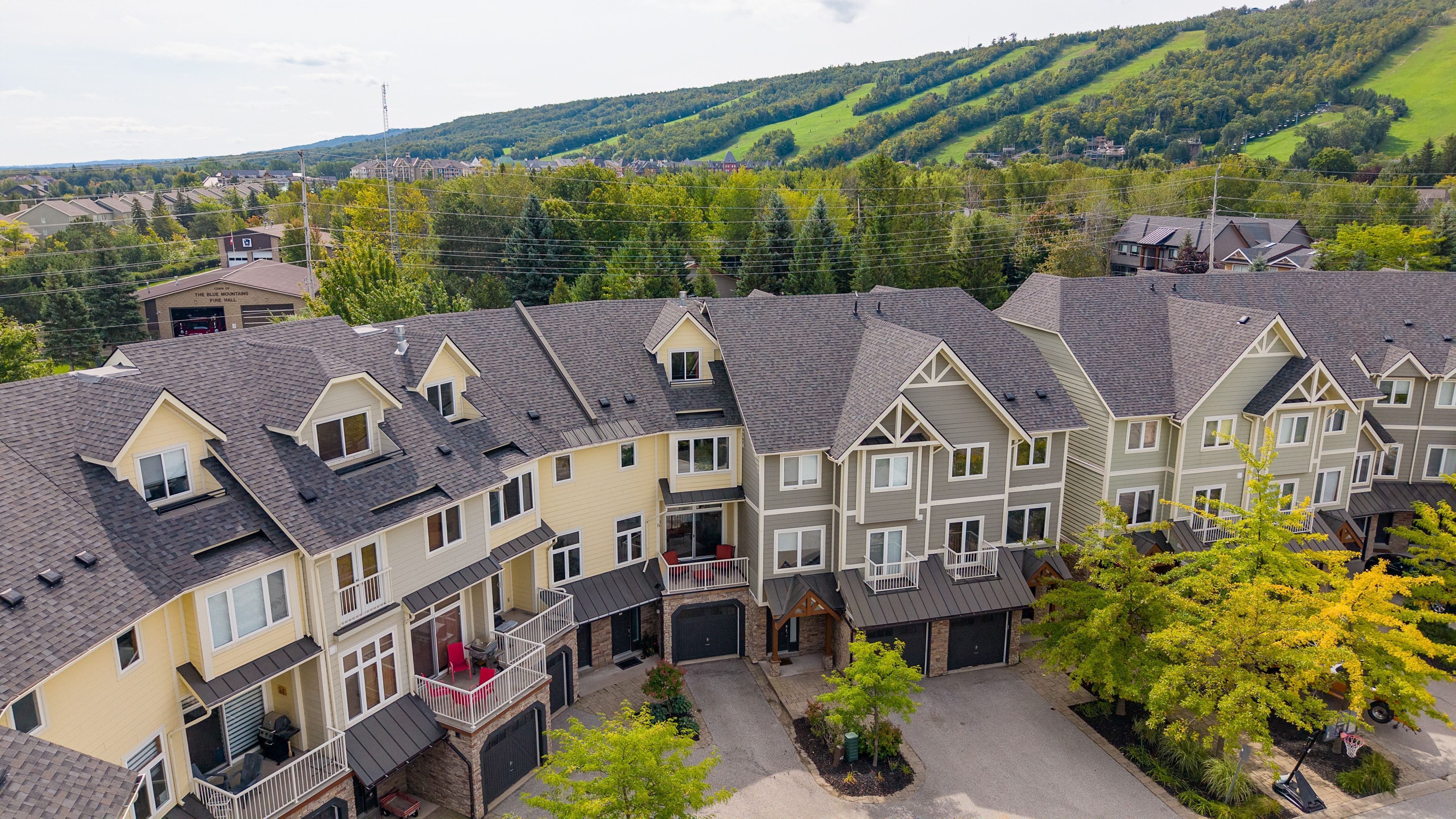 104 Farm Gate Road 17, Blue Mountains, On L9y 0l7