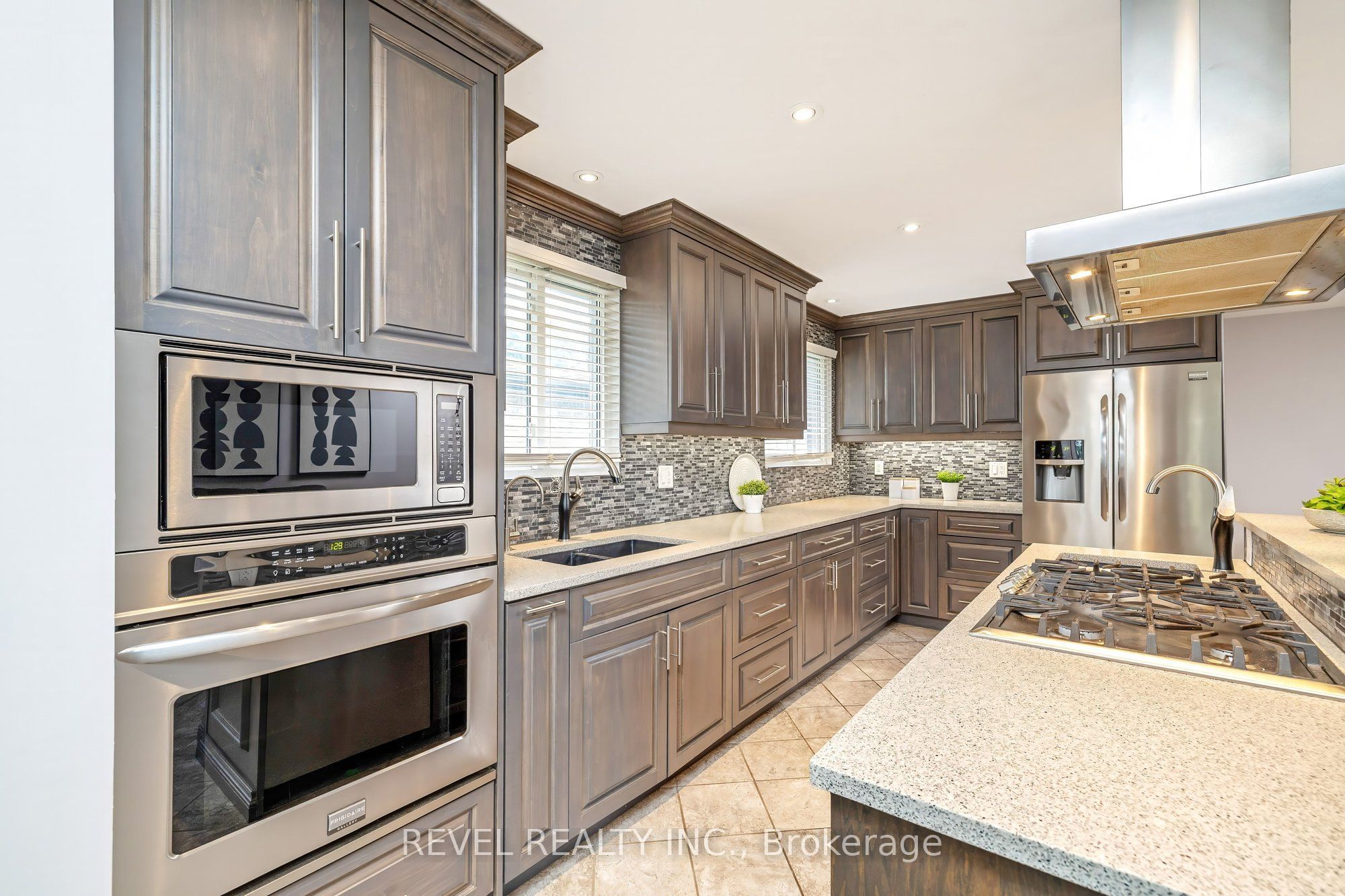 194 Hahn Avenue, Cambridge, On N3c 2z2