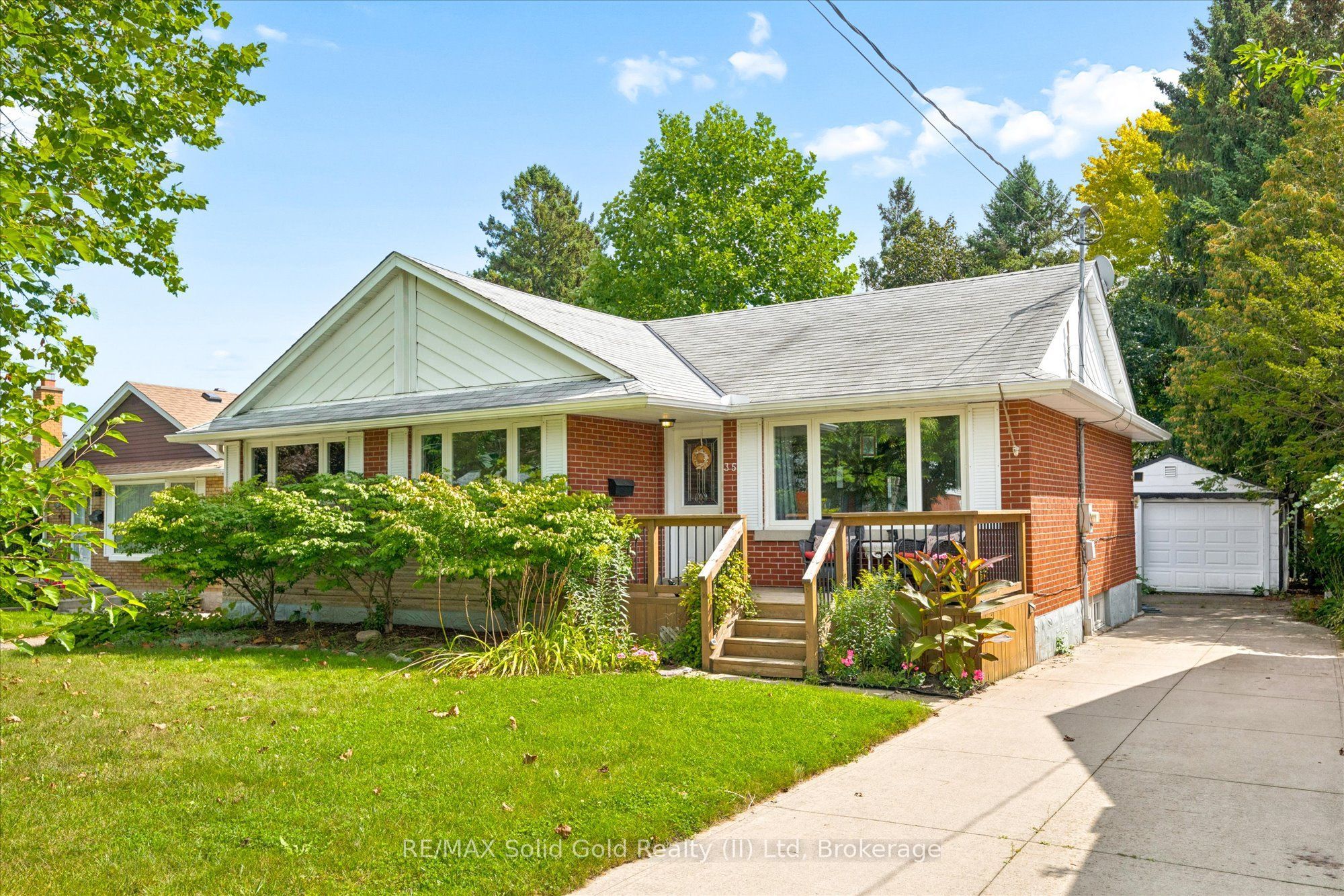 35 Edinburgh Road, Kitchener, On N2b 1m4