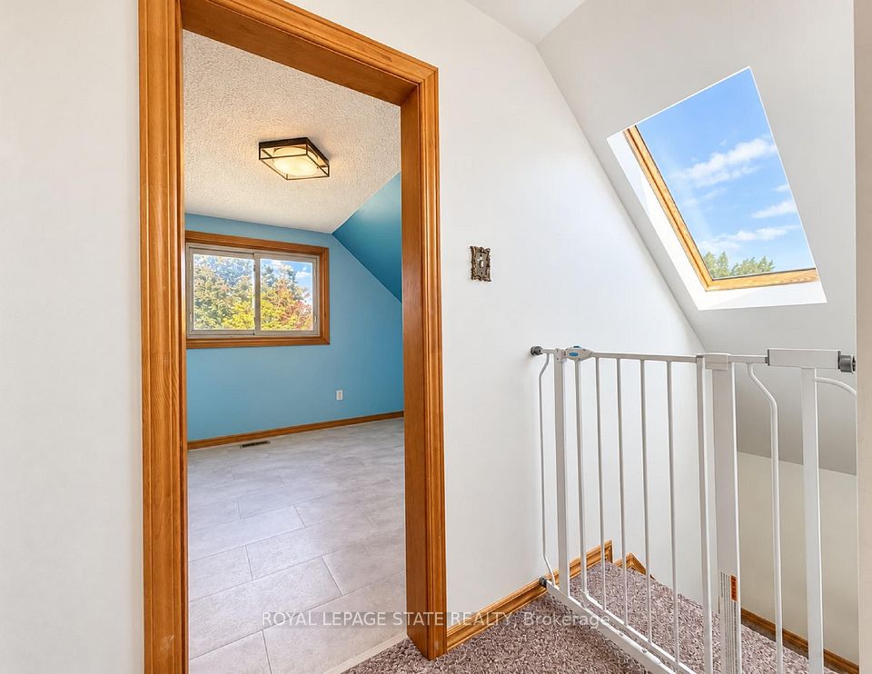 660 Burgess Avenue, Hamilton, On L8h 6j1