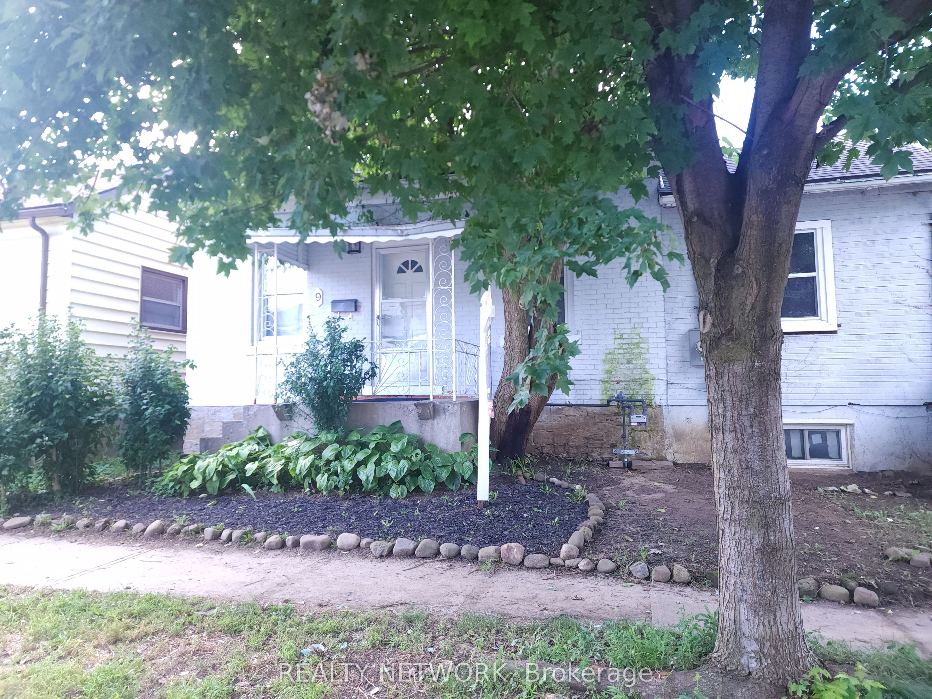 9 Woodland Avenue, St. Catharines, On L2r 5a1