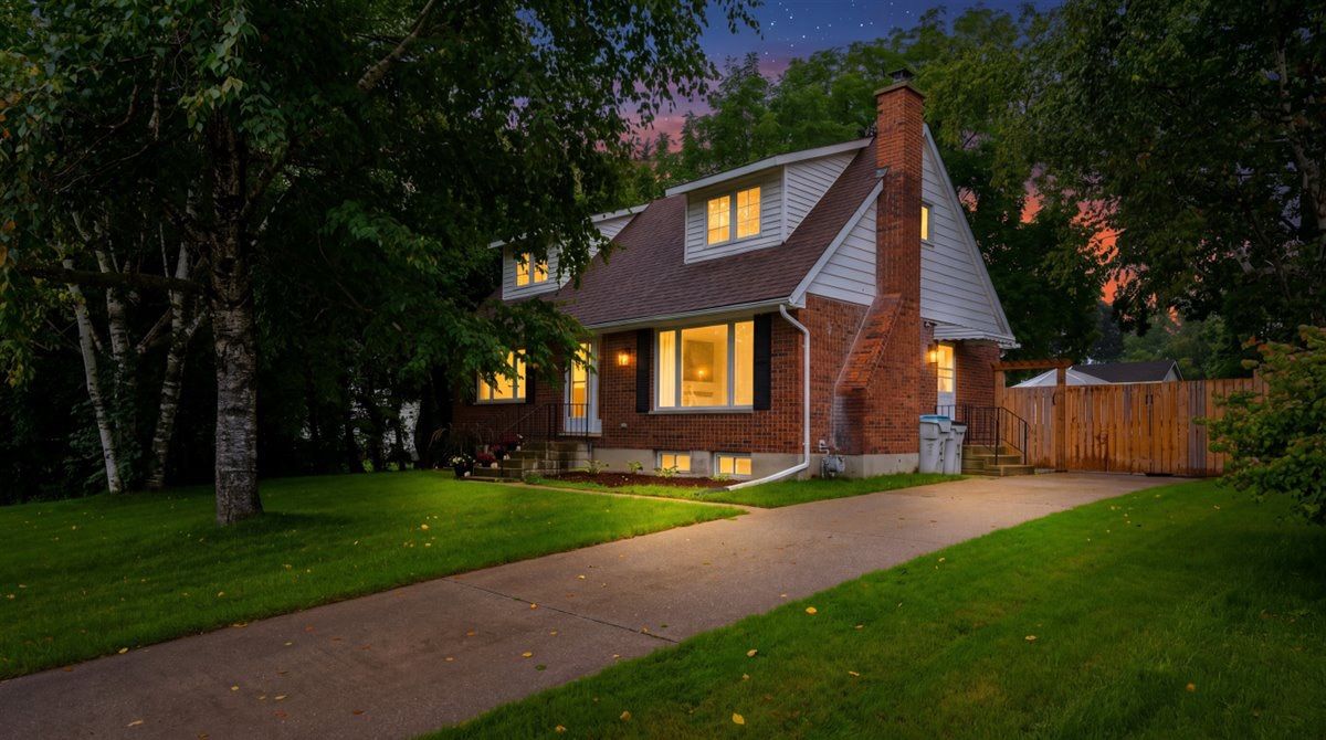 26 Arthur Street, Lambton Shores, On N0n 1j0