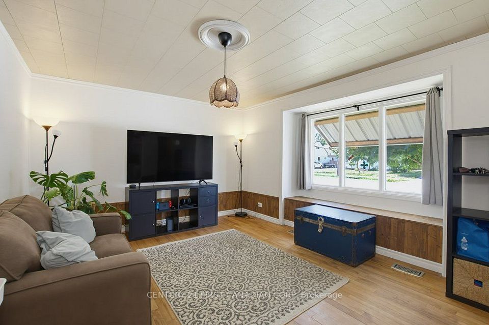 3 Parkside Drive, St. Thomas, On N5r 3t8