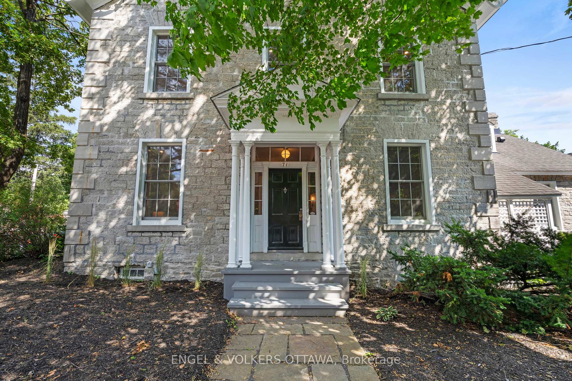 71 Thomas Street, New Edinburgh - Lindenlea, On K1m 1m7