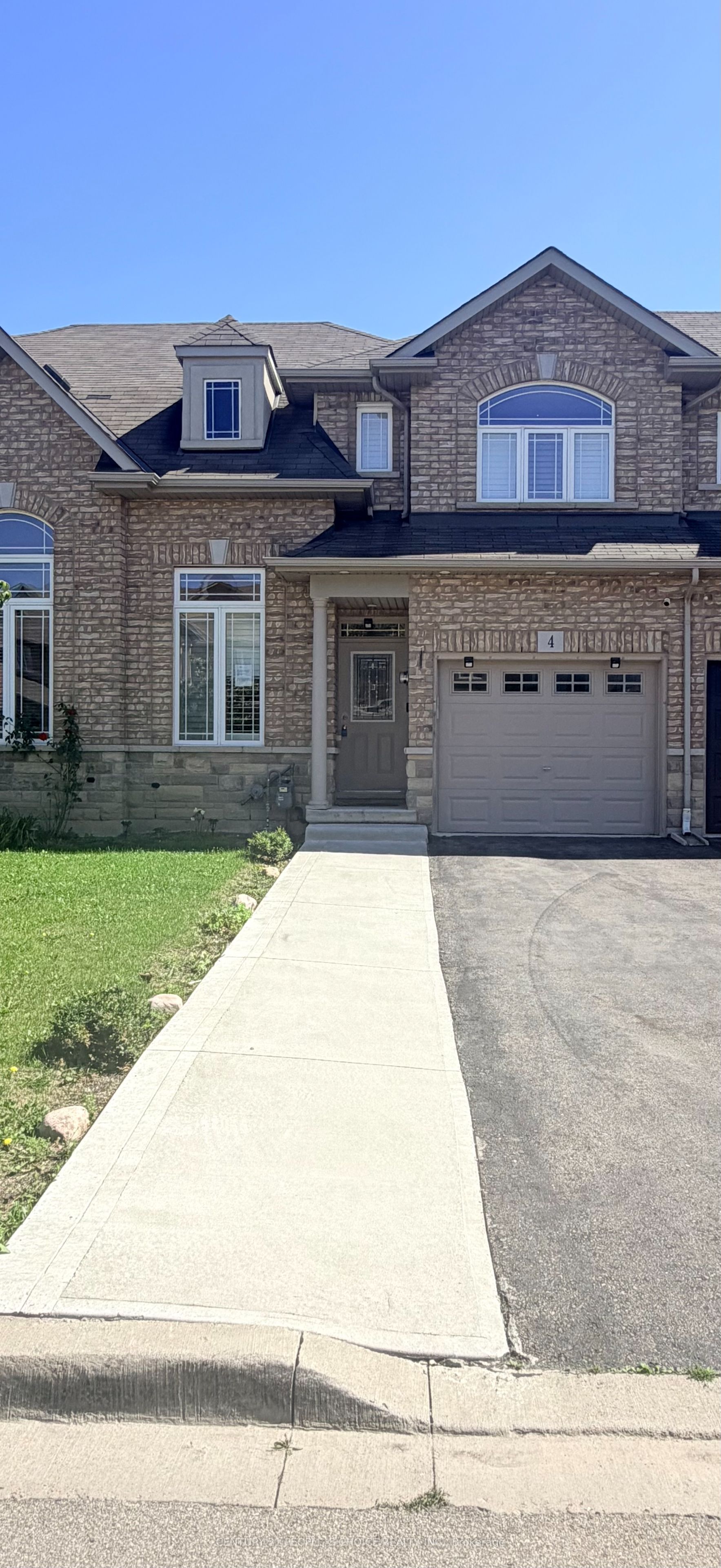 4 Charleswood Crescent, Hamilton, On L0r 1p0