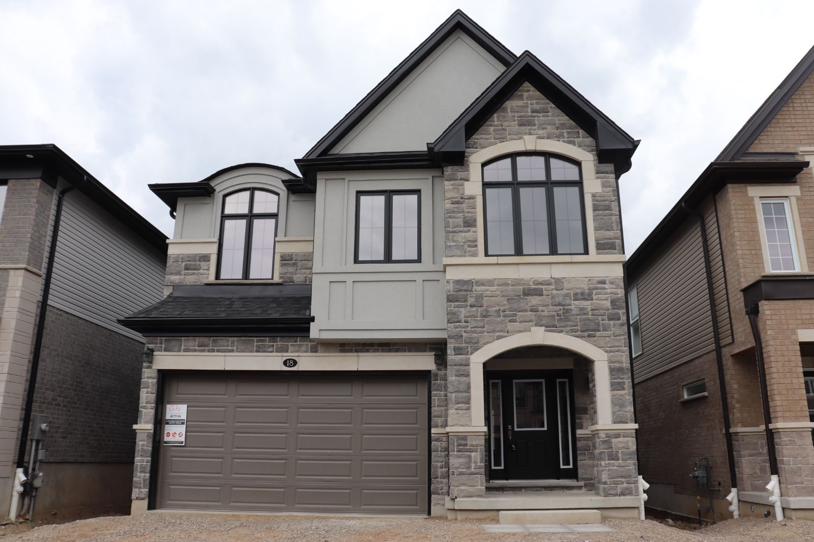 18 Jacob Detweiller Drive, Kitchener, On N2p 2p4