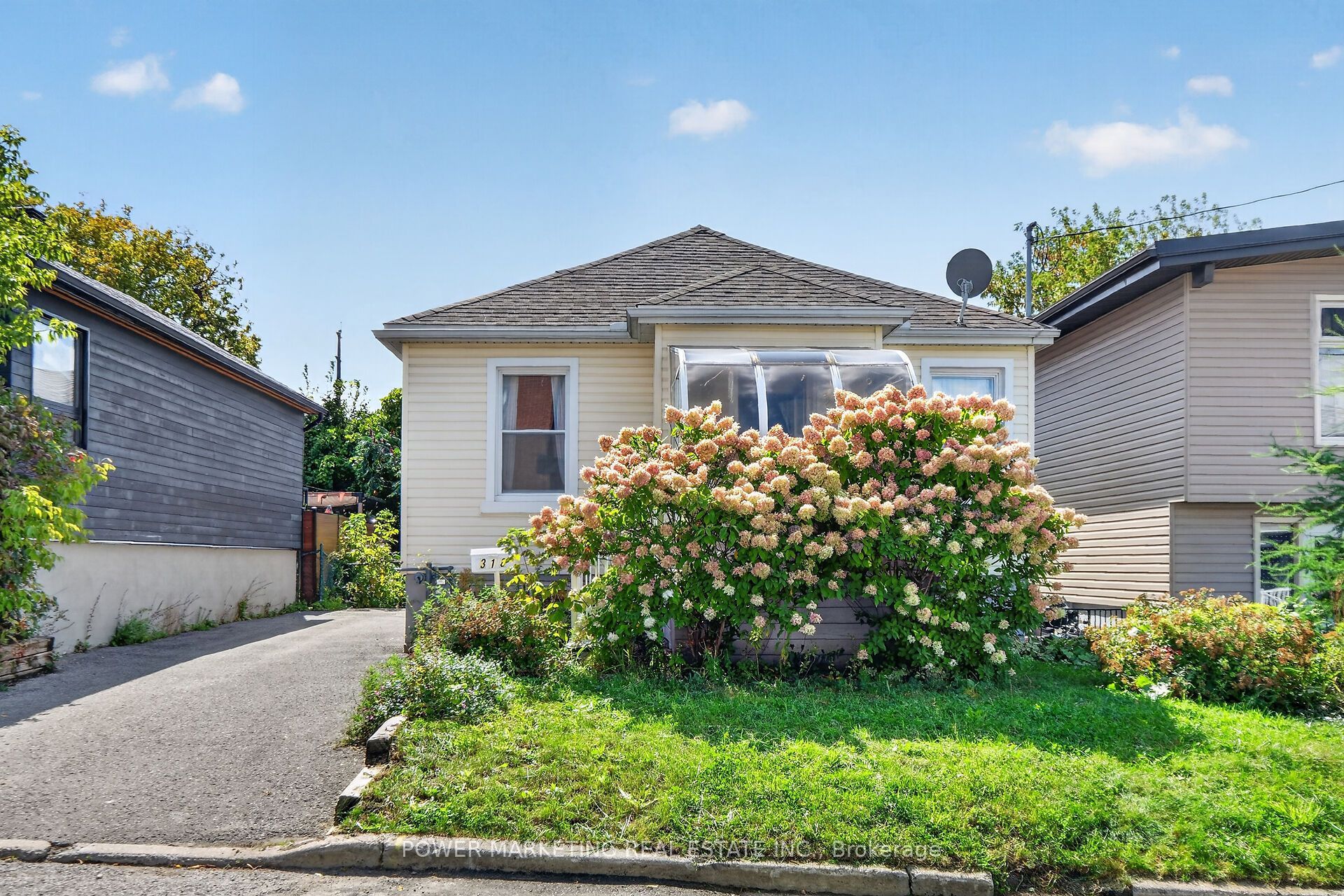 318 Shakespeare Street, Vanier And Kingsview Park, On K1l 5m2