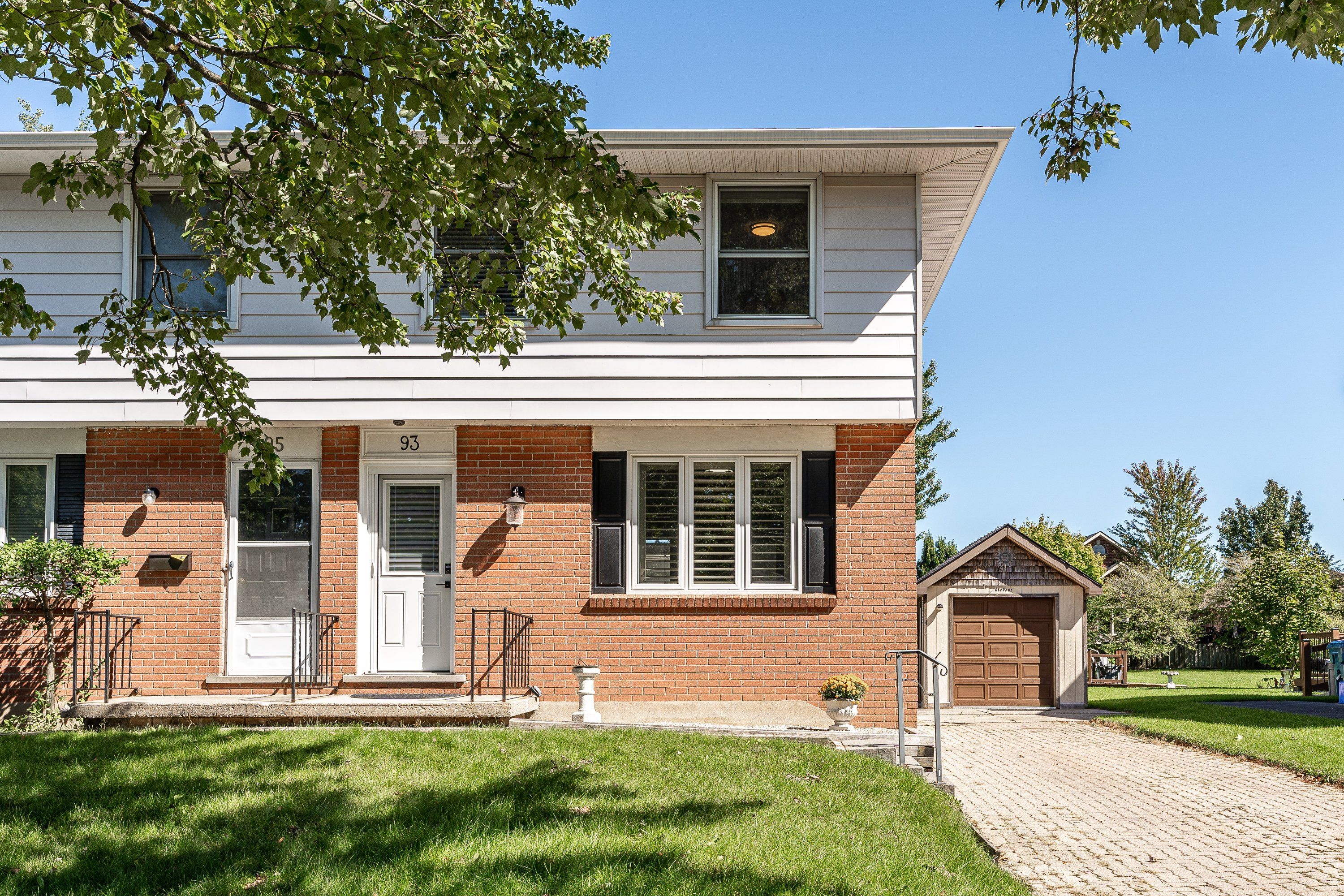 93 Kemp Crescent, Stratford, On N5a 5c2