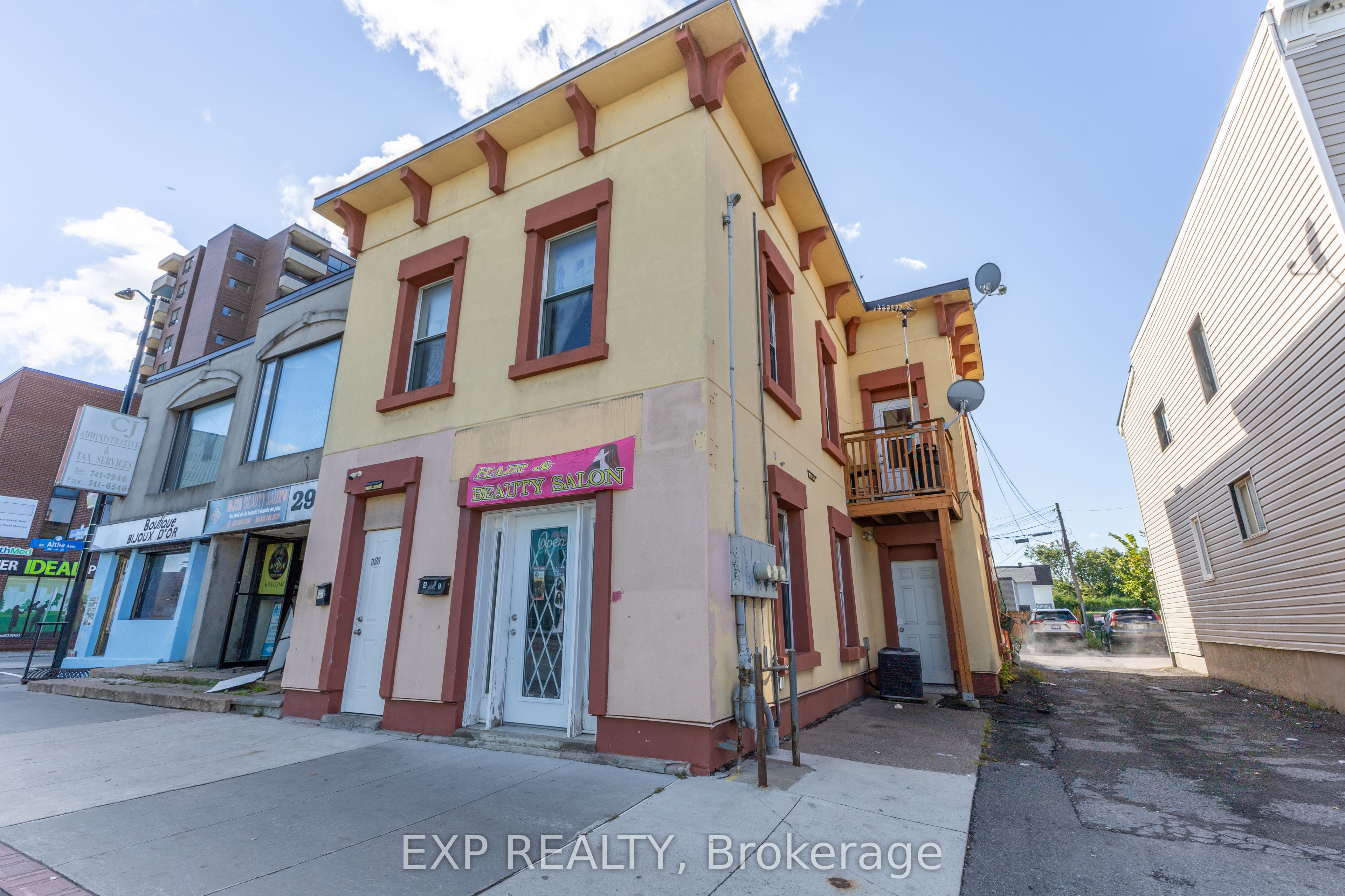 288 Montreal Road 4, Vanier And Kingsview Park, On K1l 6b9