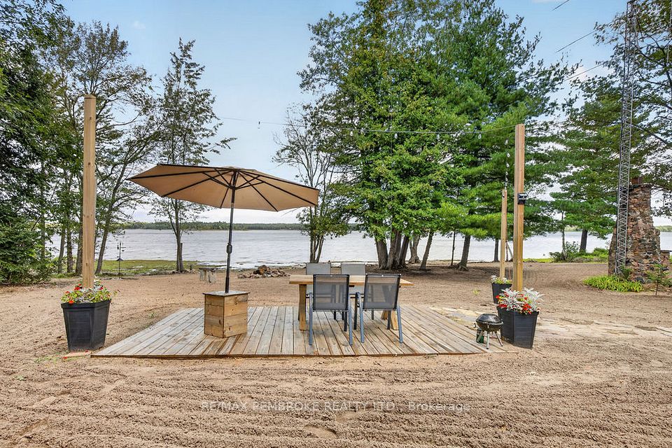 141a Sullivan Point Road, Laurentian Valley, On K8a 6w2