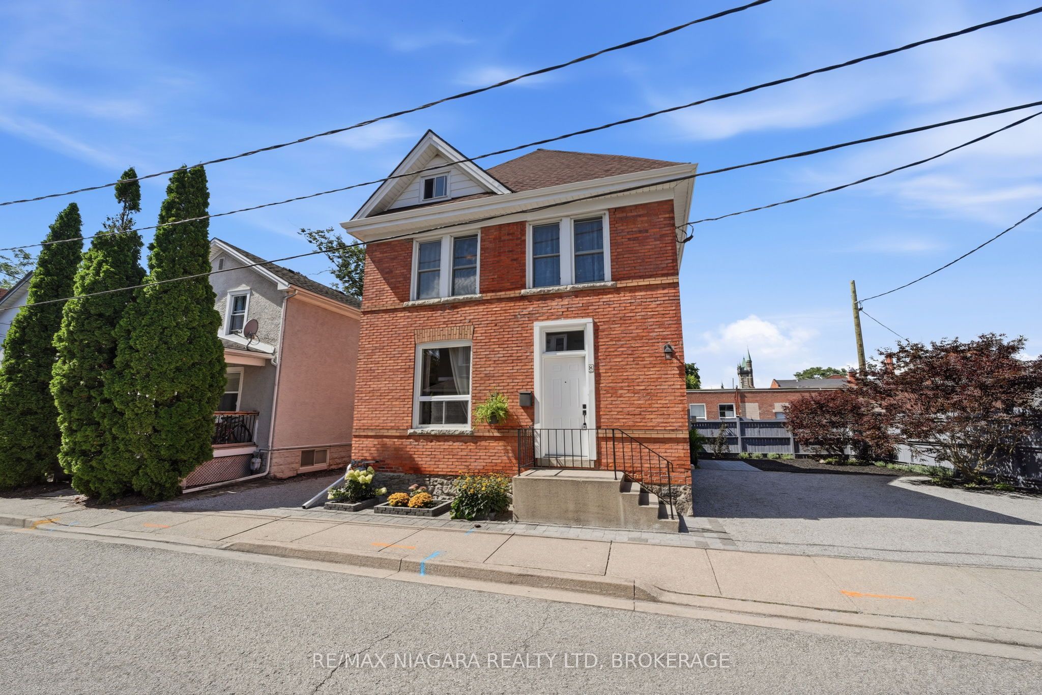 8 Trafalgar Street, St. Catharines, On L2r 3l7