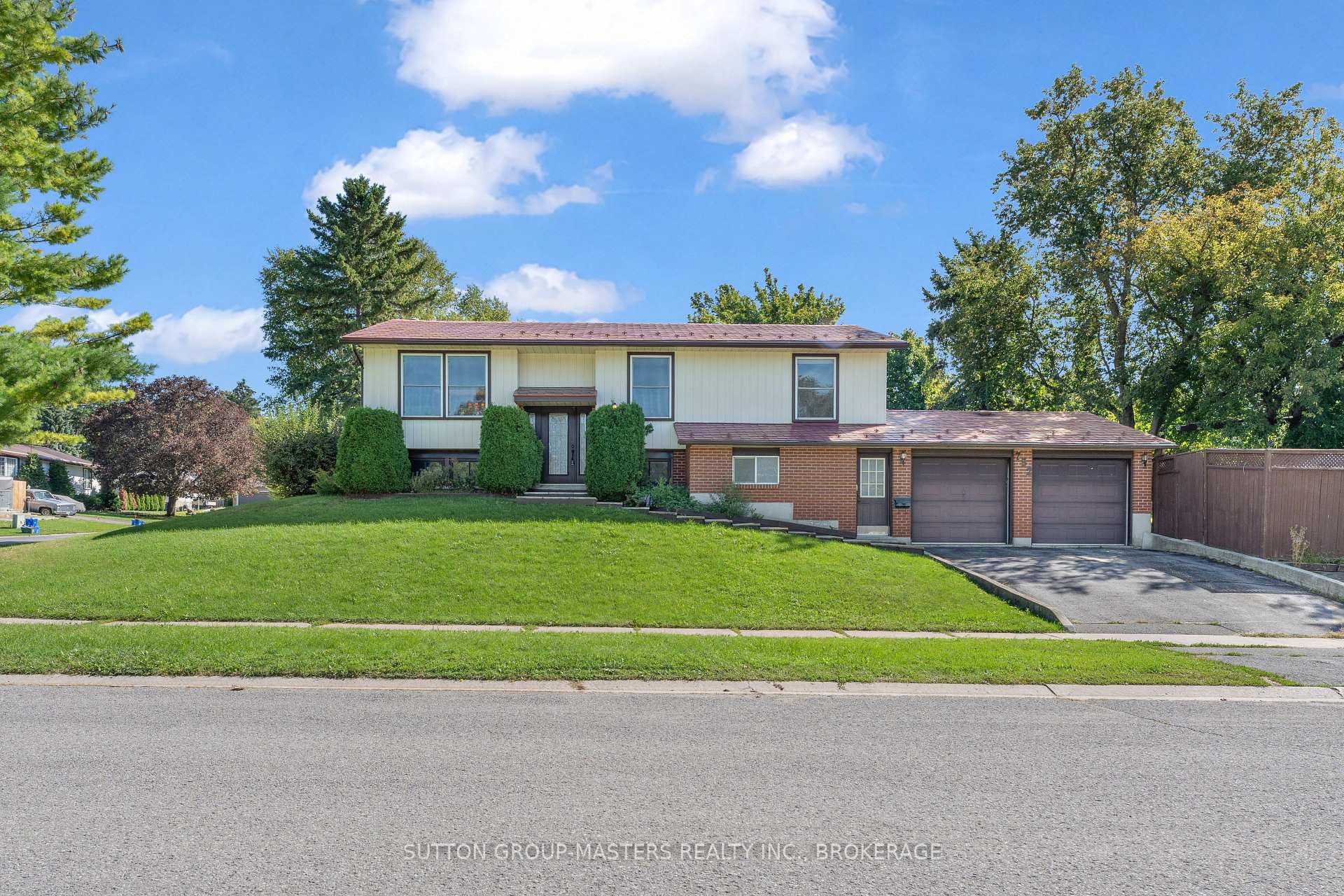 752 High Gate Park Drive, Kingston, On K7m 5z9