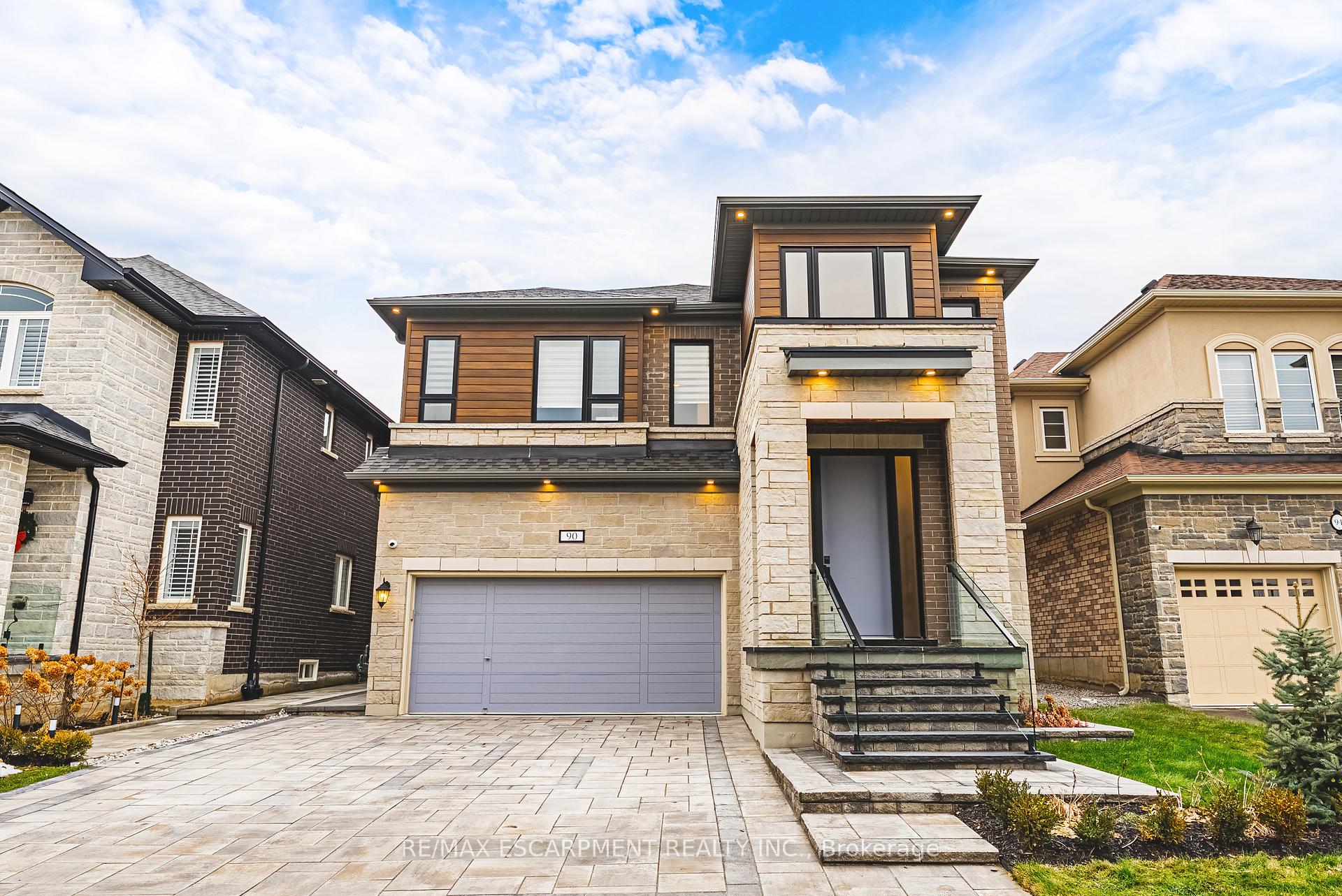90 Robertson Road, Hamilton, On L9k 0h8