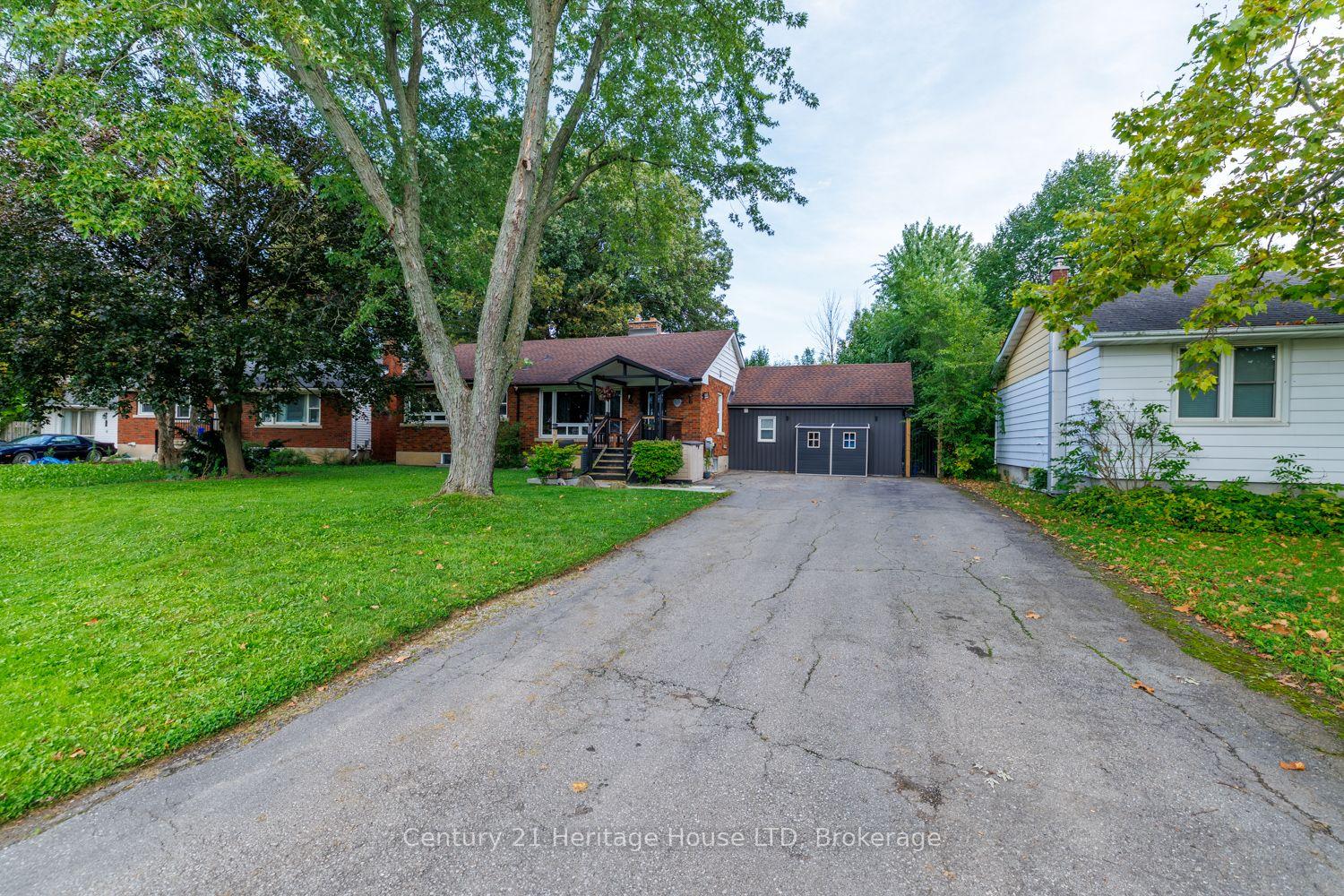 6 Greenock Circle, St. Catharines, On L2s 1b4