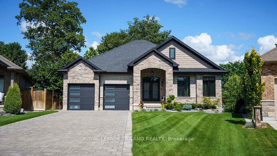 37 Ashby Crescent, Strathroy-Caradoc, On N7g 0a7