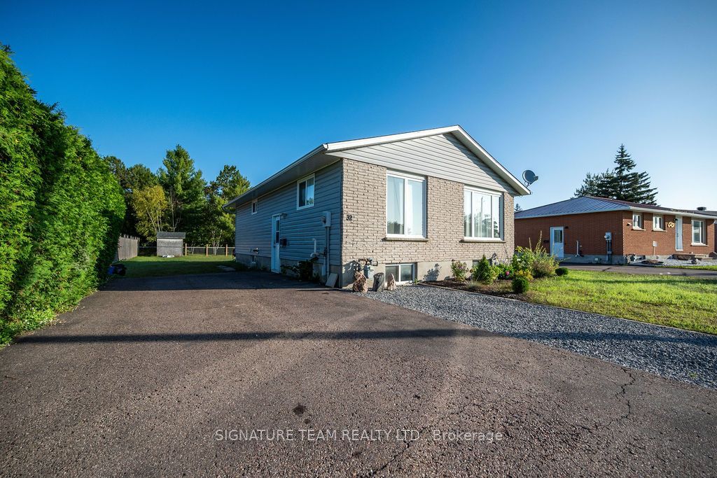 32 Herman Street, Petawawa, On K8h 1w2