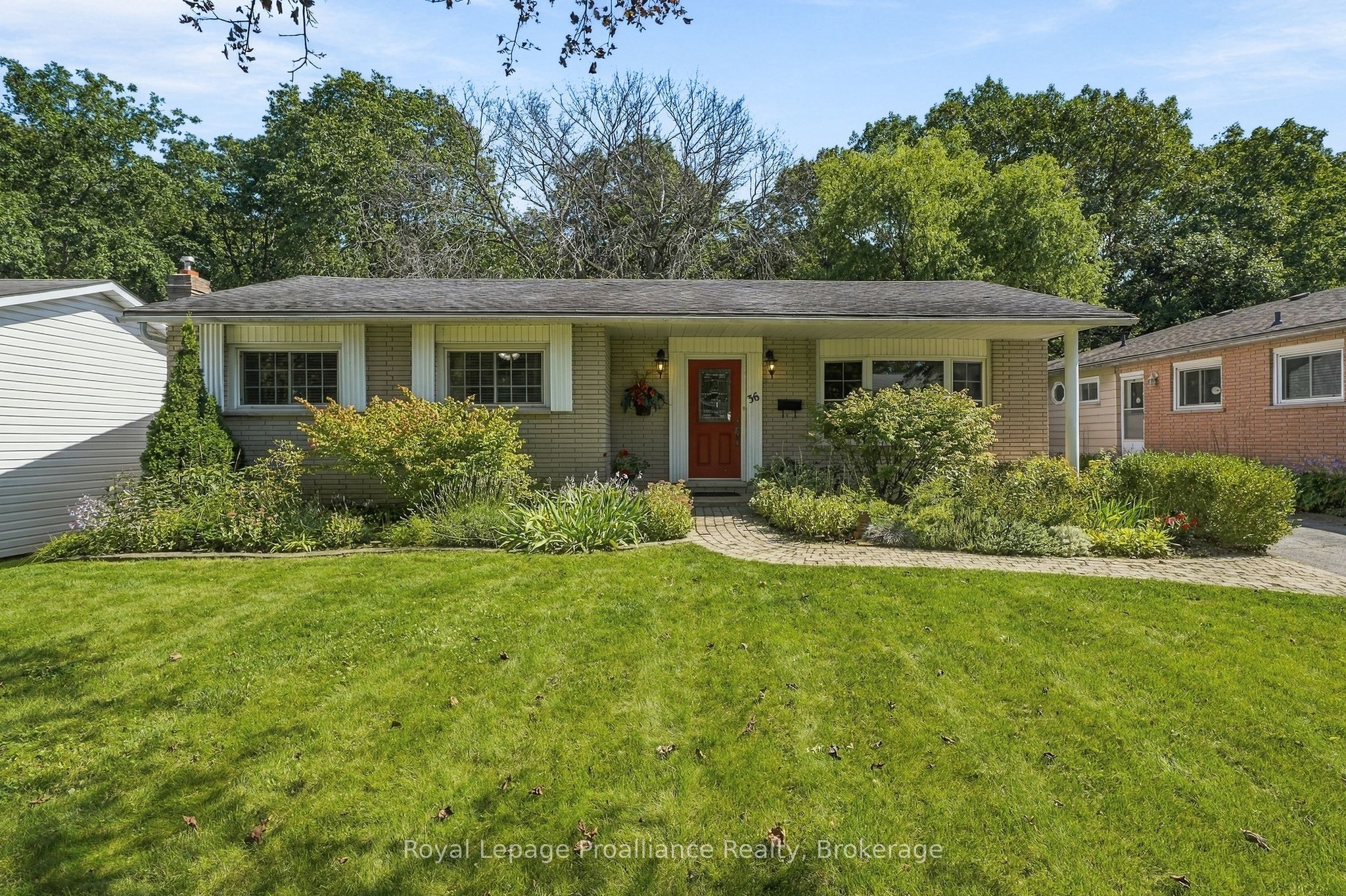 36 Parkview Heights, Quinte West, On K8v 5l7