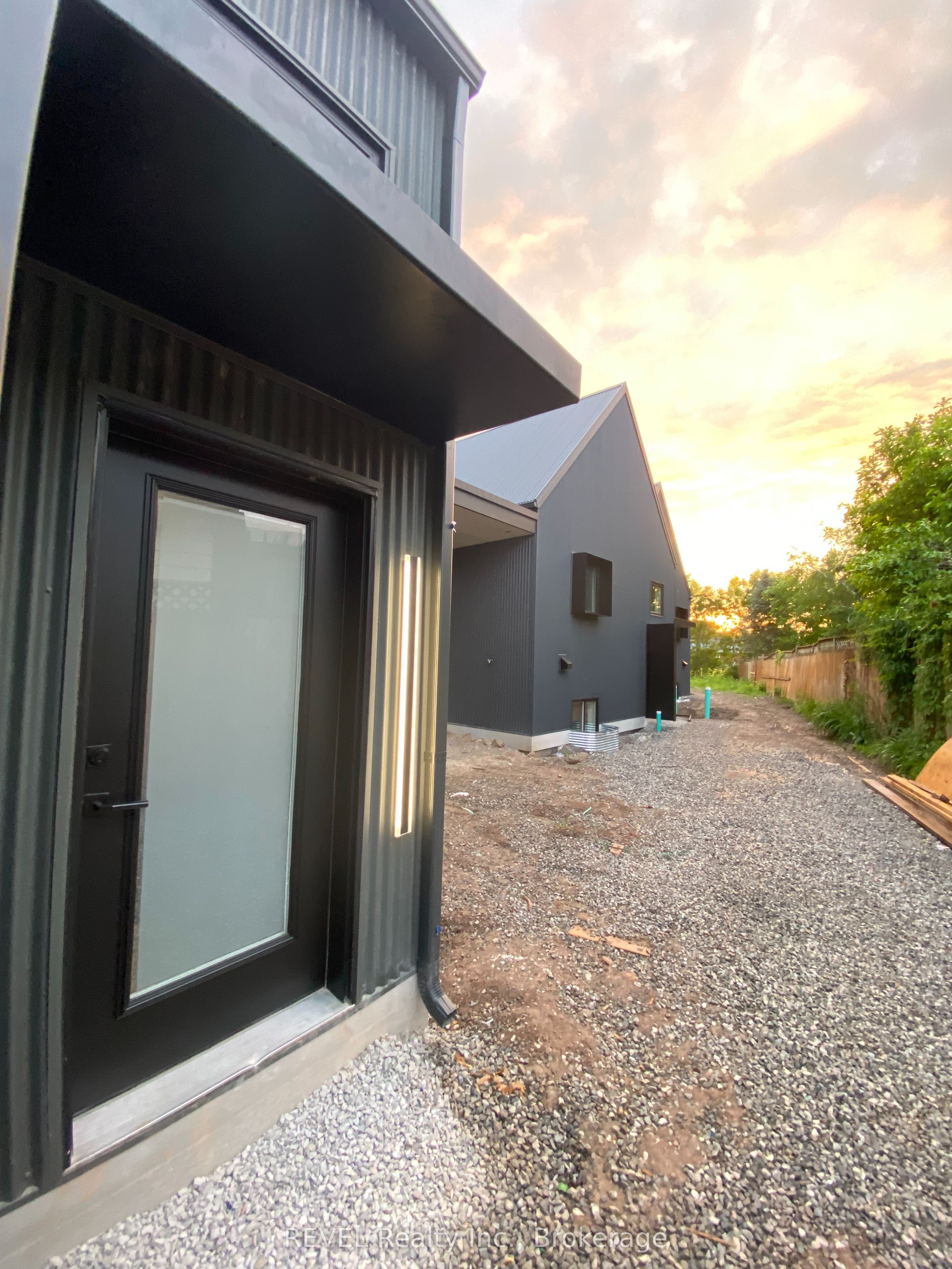 5361 Valley Way Unit 2, Niagara Falls, On L2e 1x5