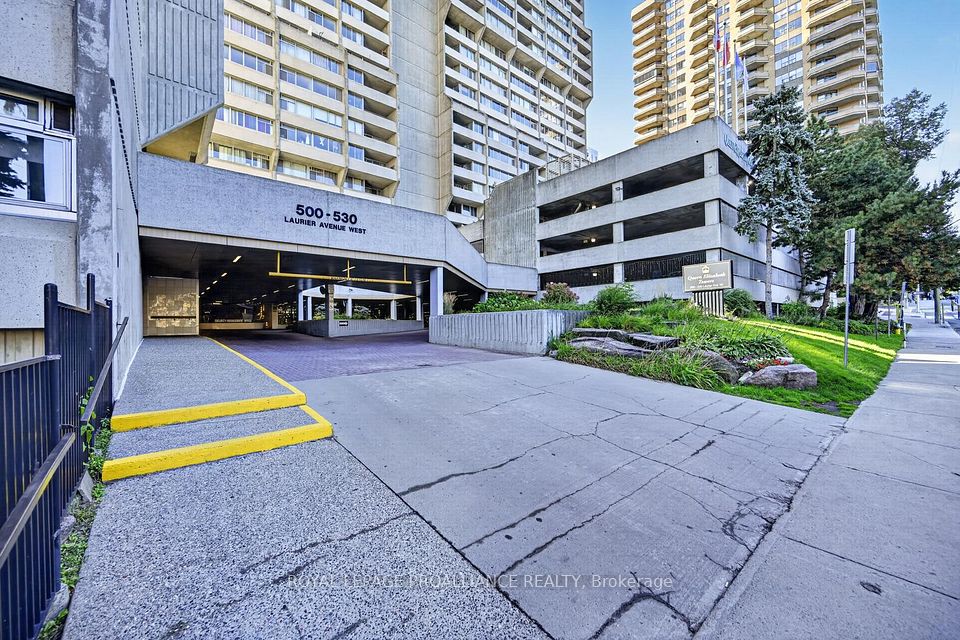 500 Laurier Avenue W 907, Ottawa Centre, On K1r 5e1
