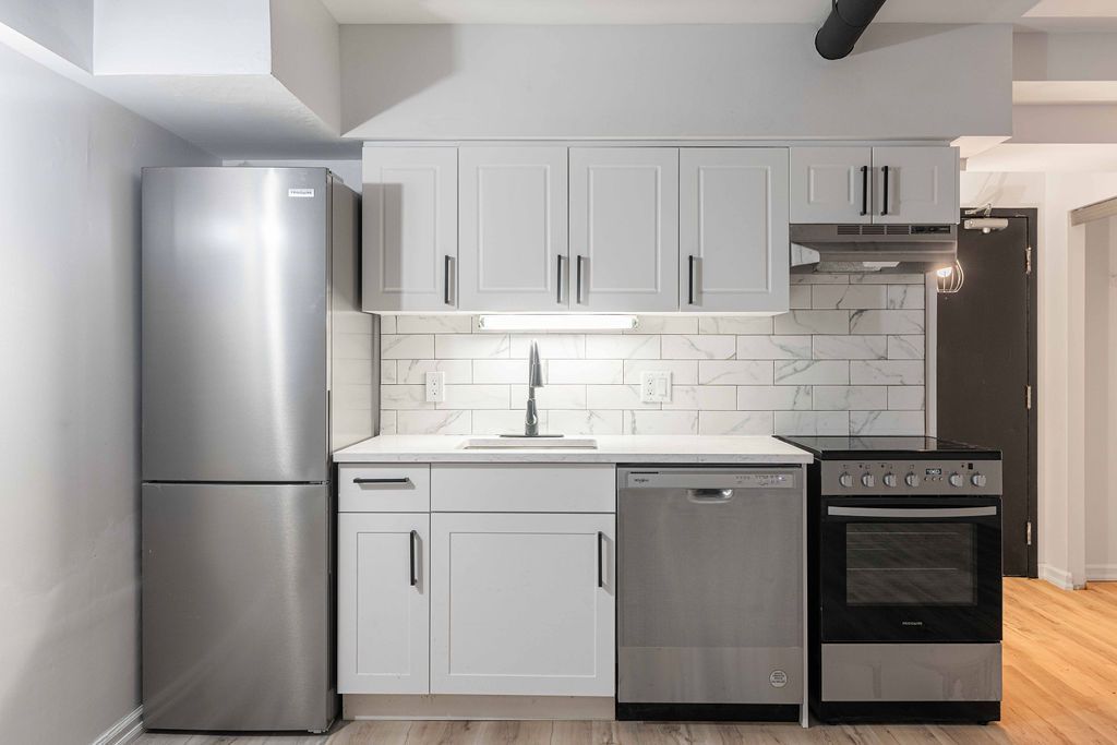 330 Clarence Street B3, London East, On N6a 6h6