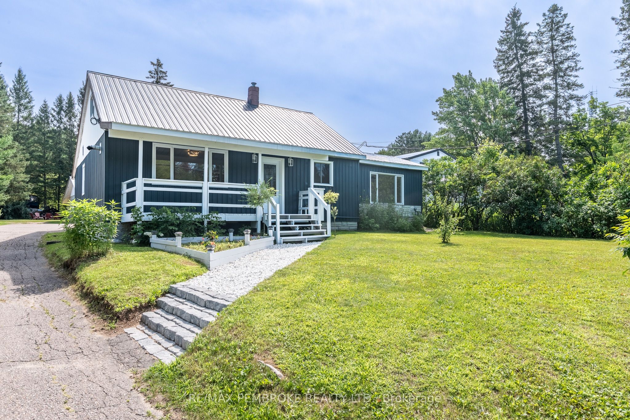 32560 Highway Highway, Laurentian Hills, On K0j 1p0