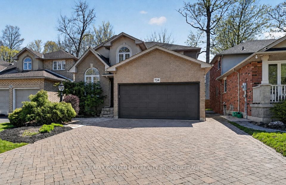 734 Brigadoon Drive, Hamilton, On L9c 7s2