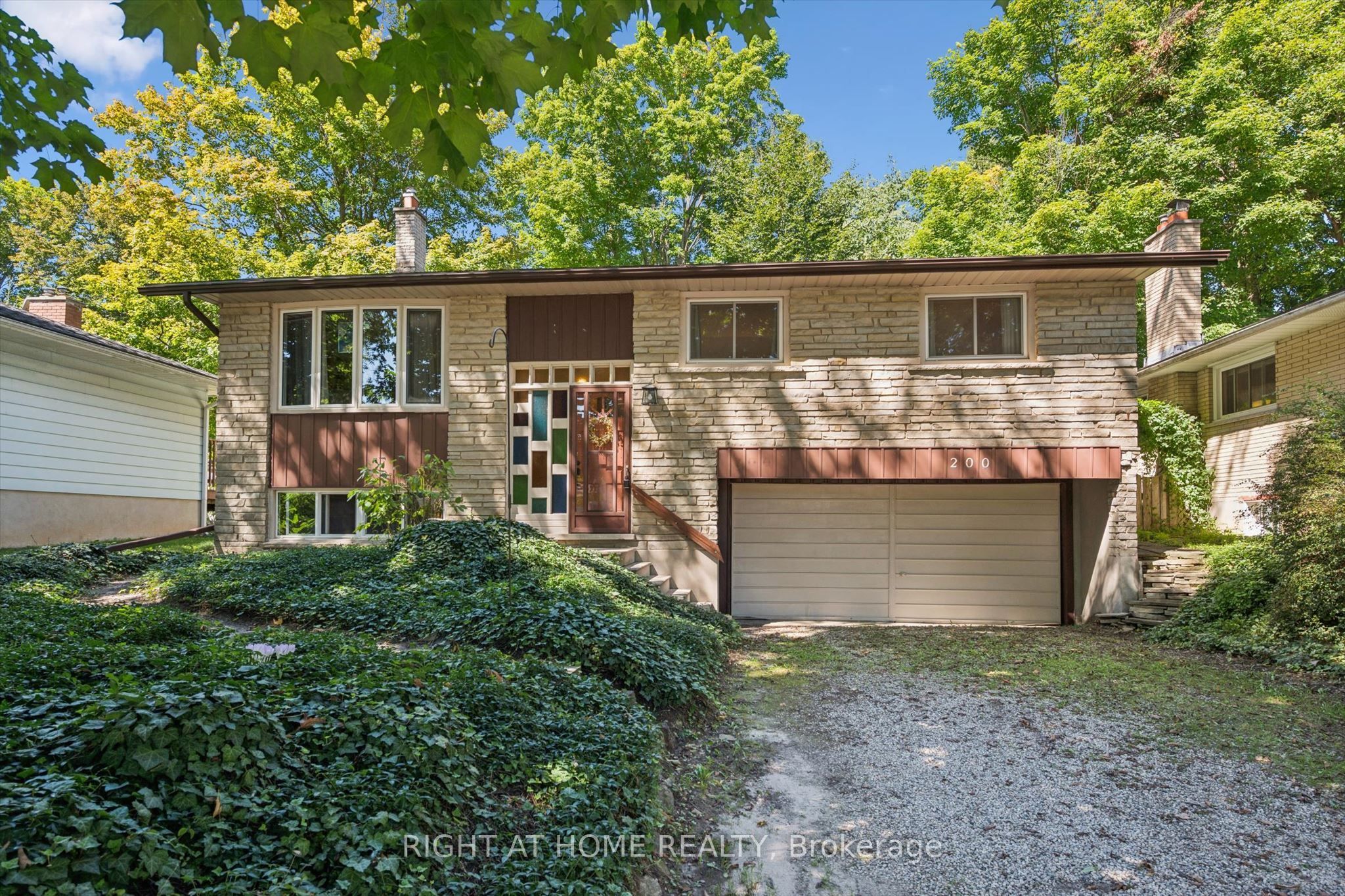 200 Cedarbrae Avenue, Waterloo, On N2l 4s5
