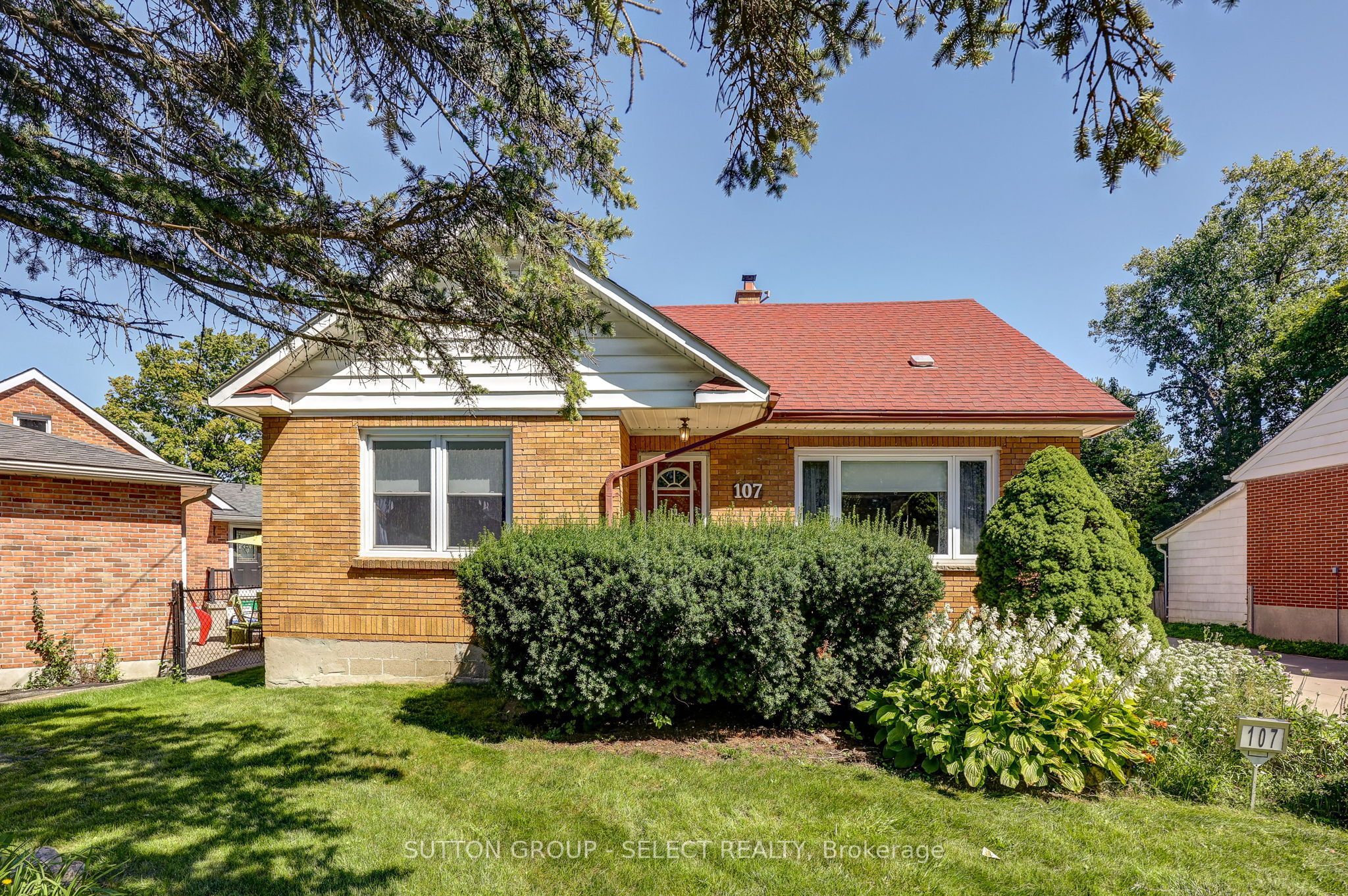 107 Roehampton Avenue, London East, On N5v 2a6