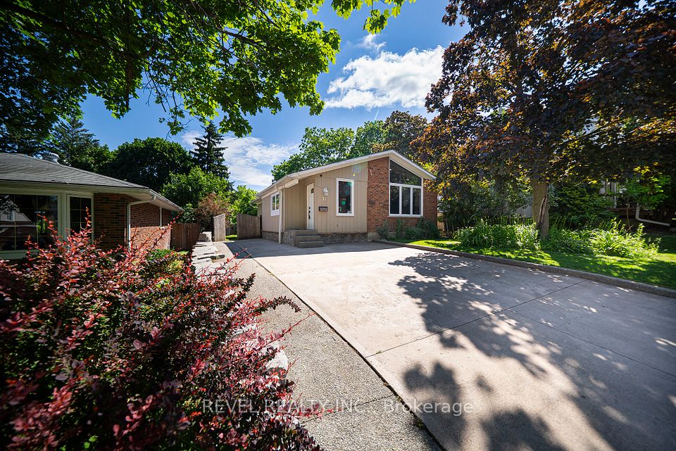 17 Flynn Avenue, Cambridge, On N3c 2t8