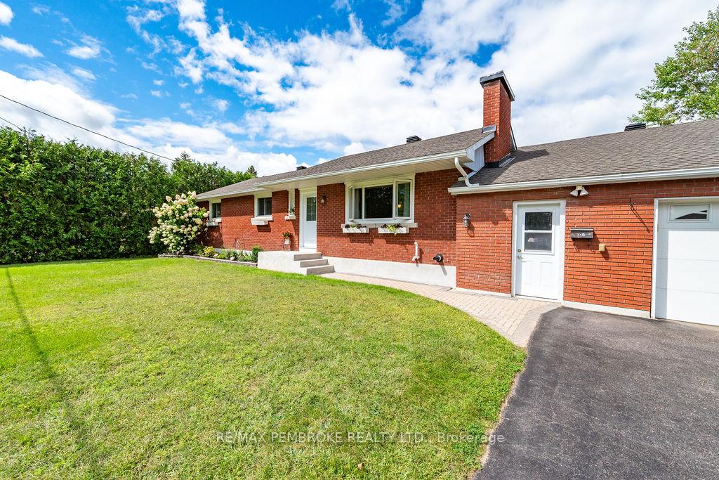 13 Sunset Crescent, Petawawa, On K8h 2l8