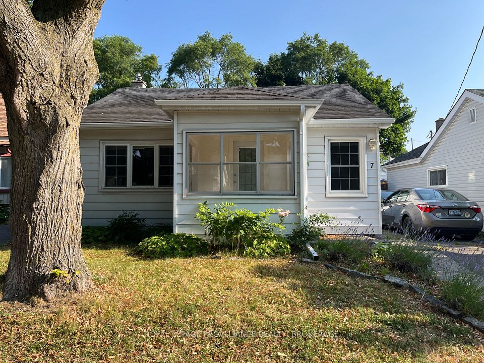 7 Third Avenue, Kingston, On K7k 2j4