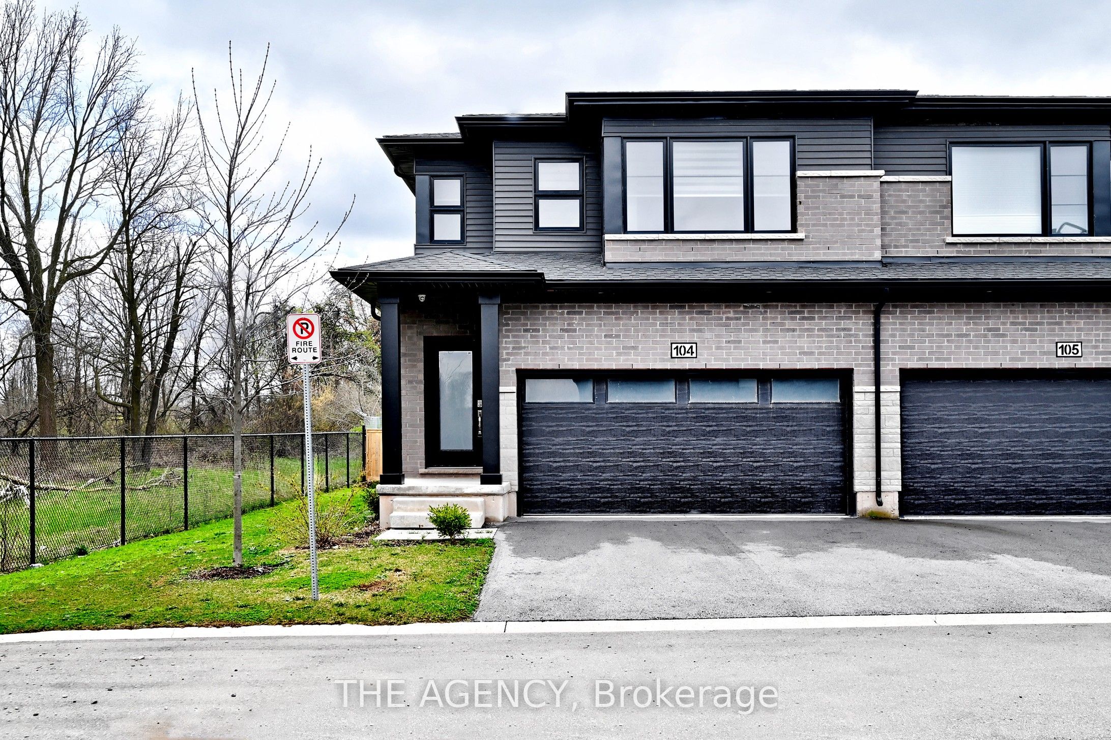 4552 Portage Road 104, Niagara Falls, On L2e 6a8
