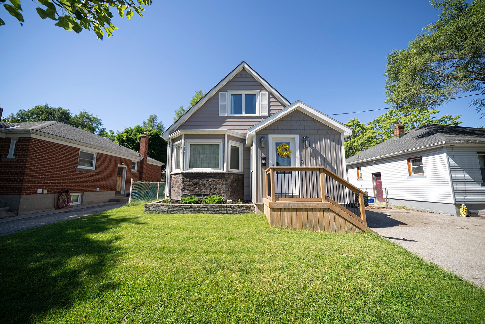 32 Elmwood Avenue, Brantford, On N3r 2j8