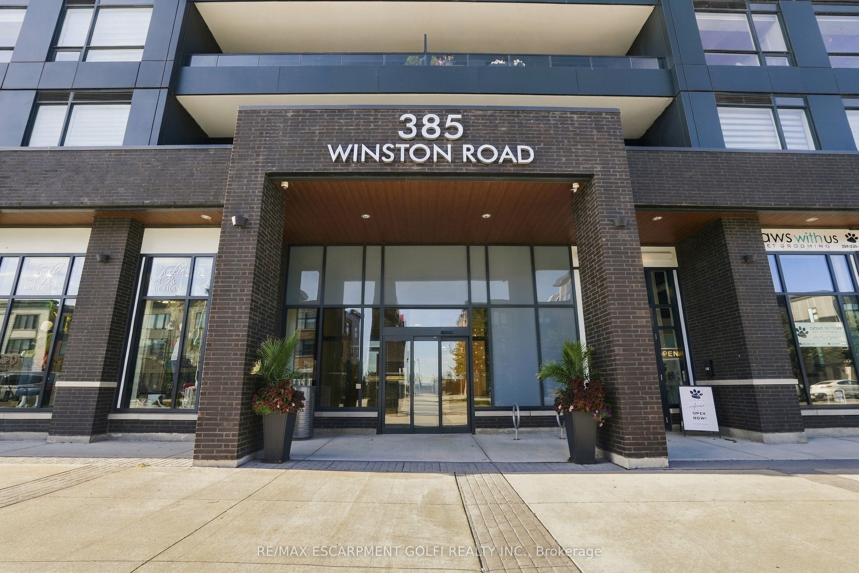 385 Winston Road 304, Grimsby, On L3m 0j3