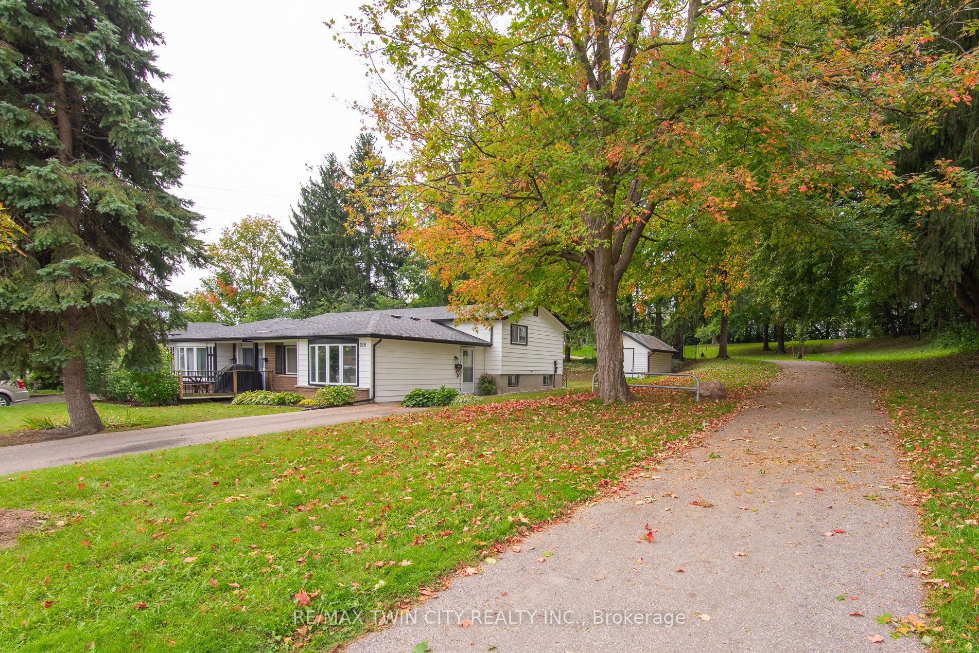 218 Pinedale Drive, Kitchener, On N2e 1k3