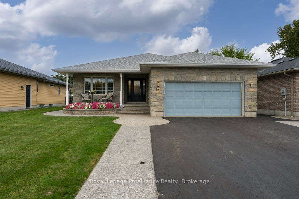 16 Forest Valley Drive, Quinte West, On K0k 2c0