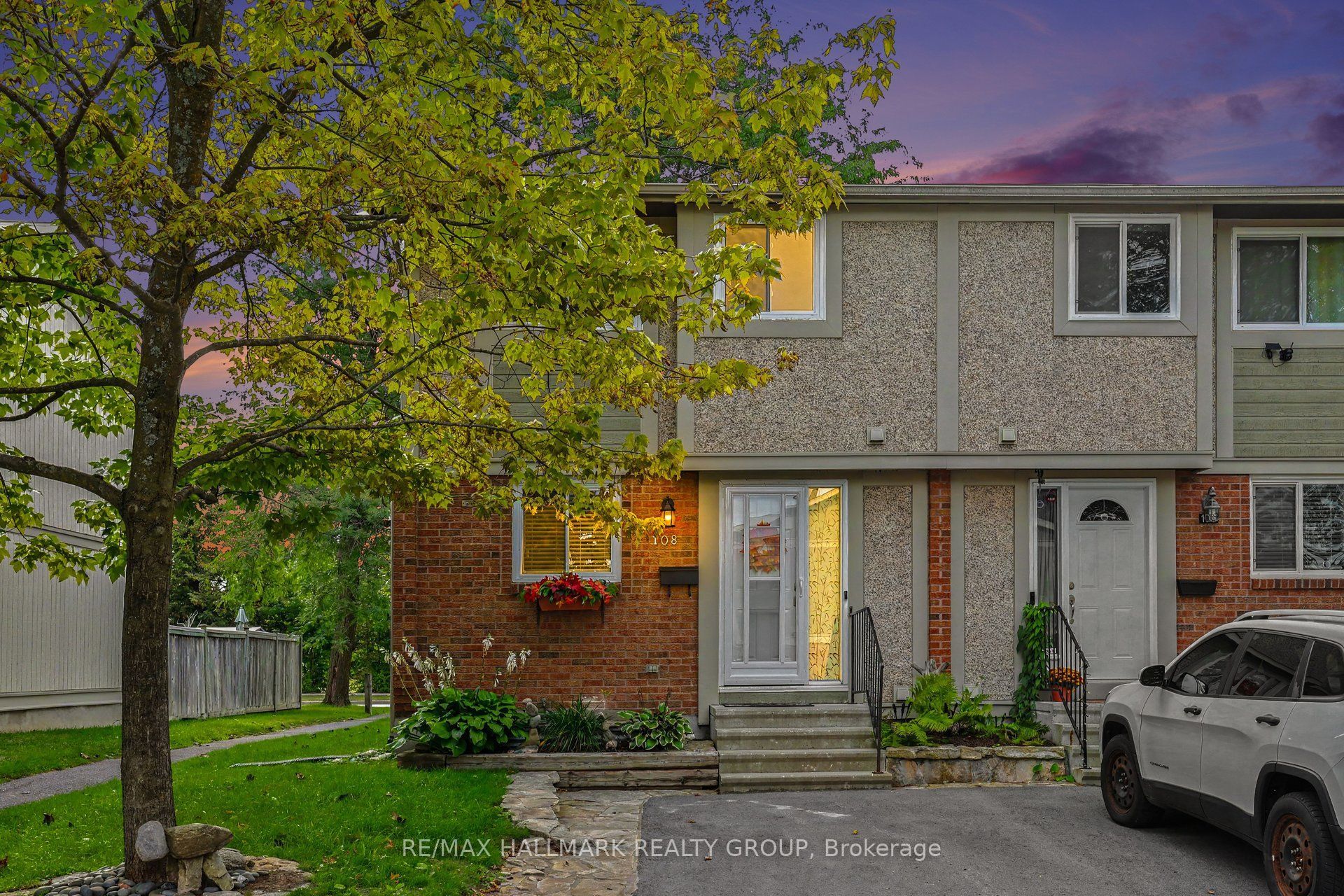 108 Barrow Crescent, Kanata, On K2l 2j1