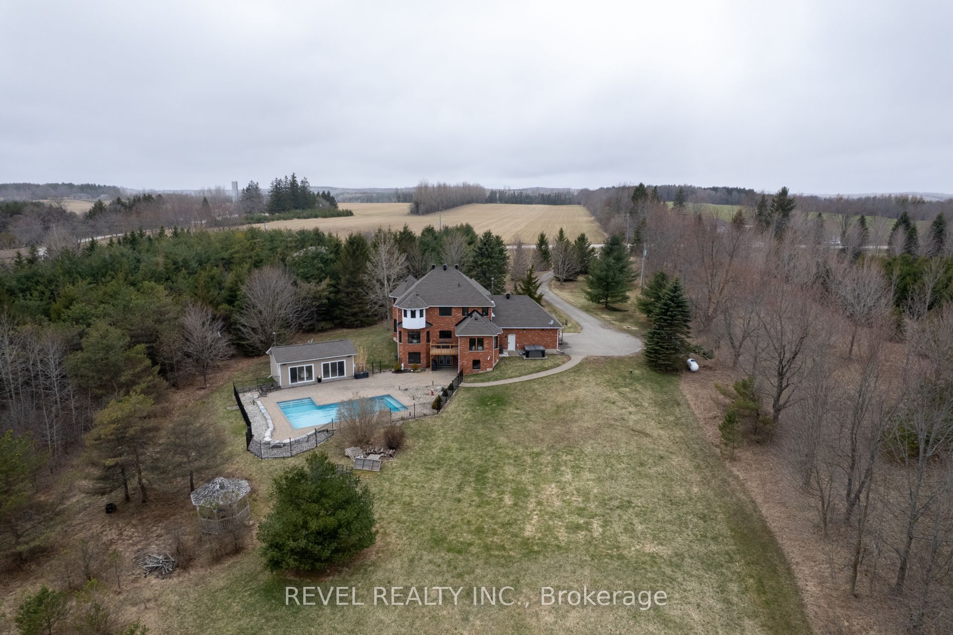 9343 Wellington 22 Road, Erin, On N0b 1z0