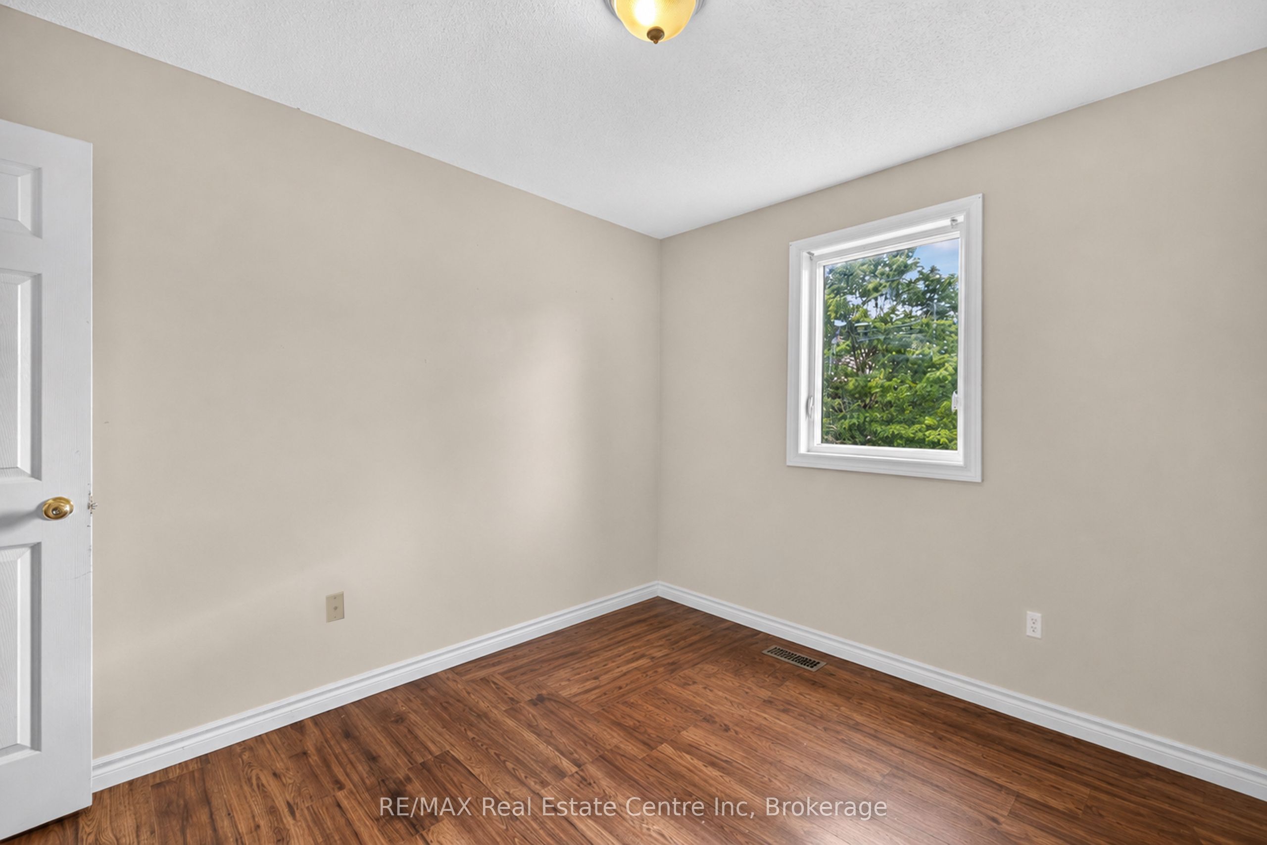 30 Vaughan Street, Guelph, On N1g 0b6