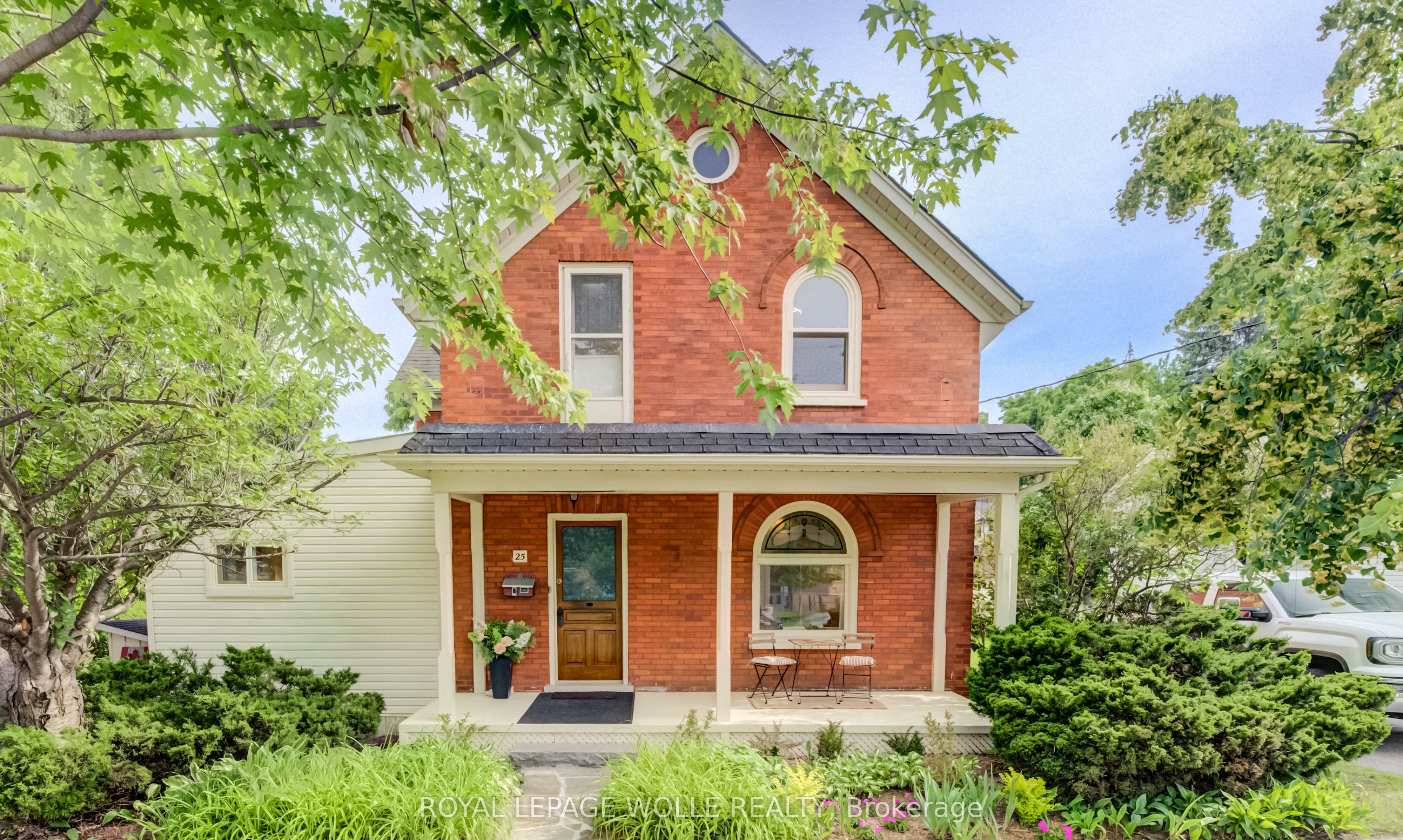 25 Central Street, Waterloo, On N2l 3a5