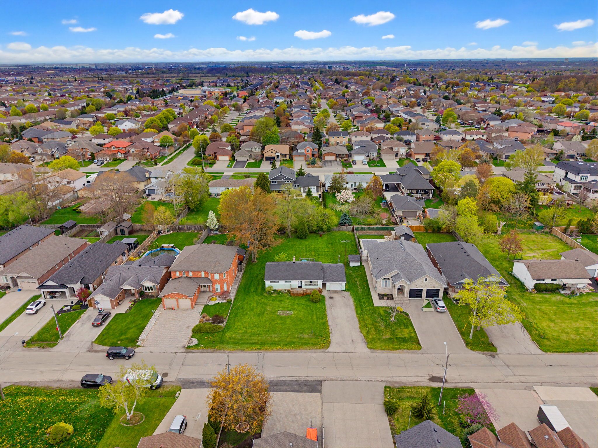 29 Leckie Avenue, Hamilton, On L8j 2s7