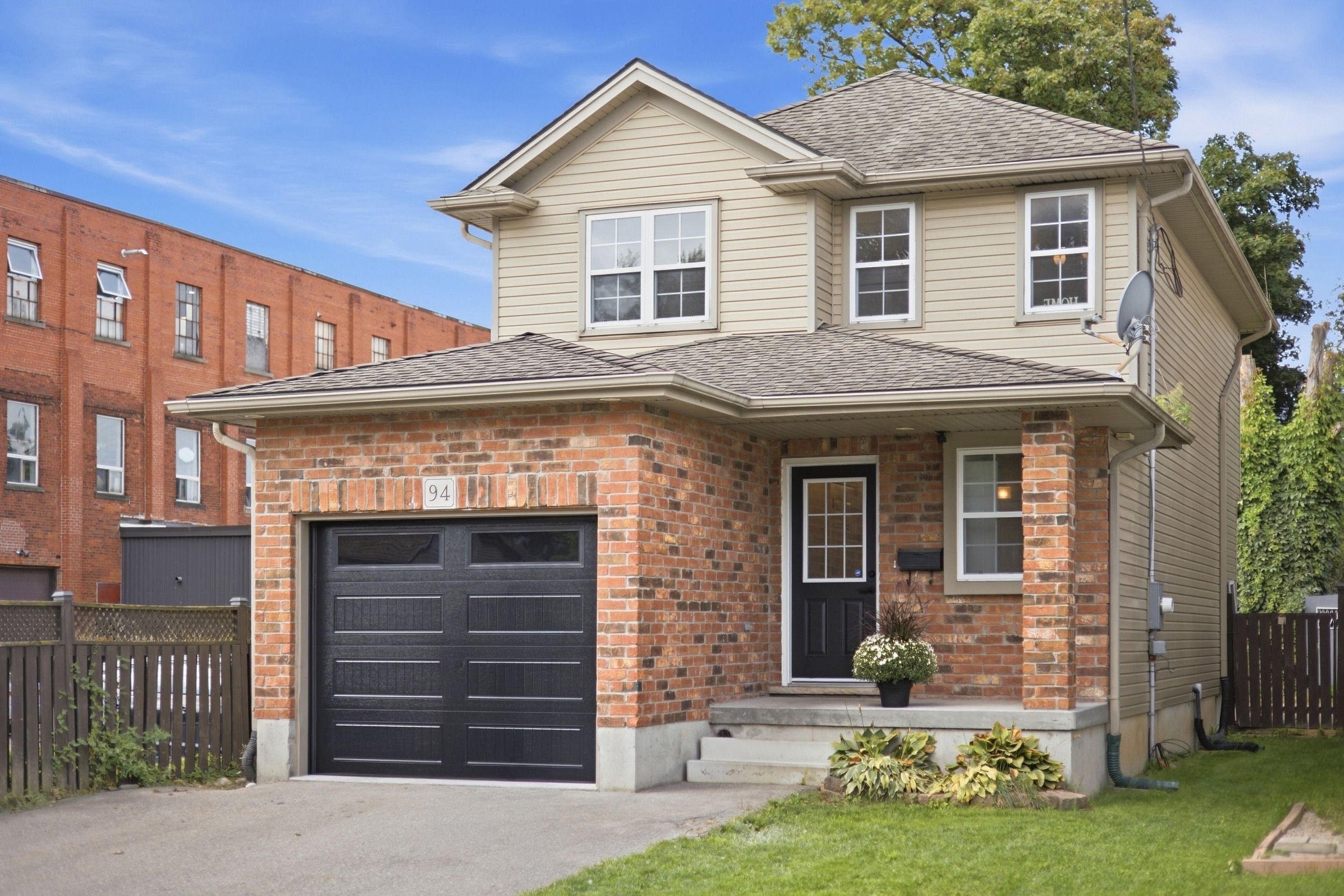 94 Chapel Street, Woodstock, On N4s 3r7