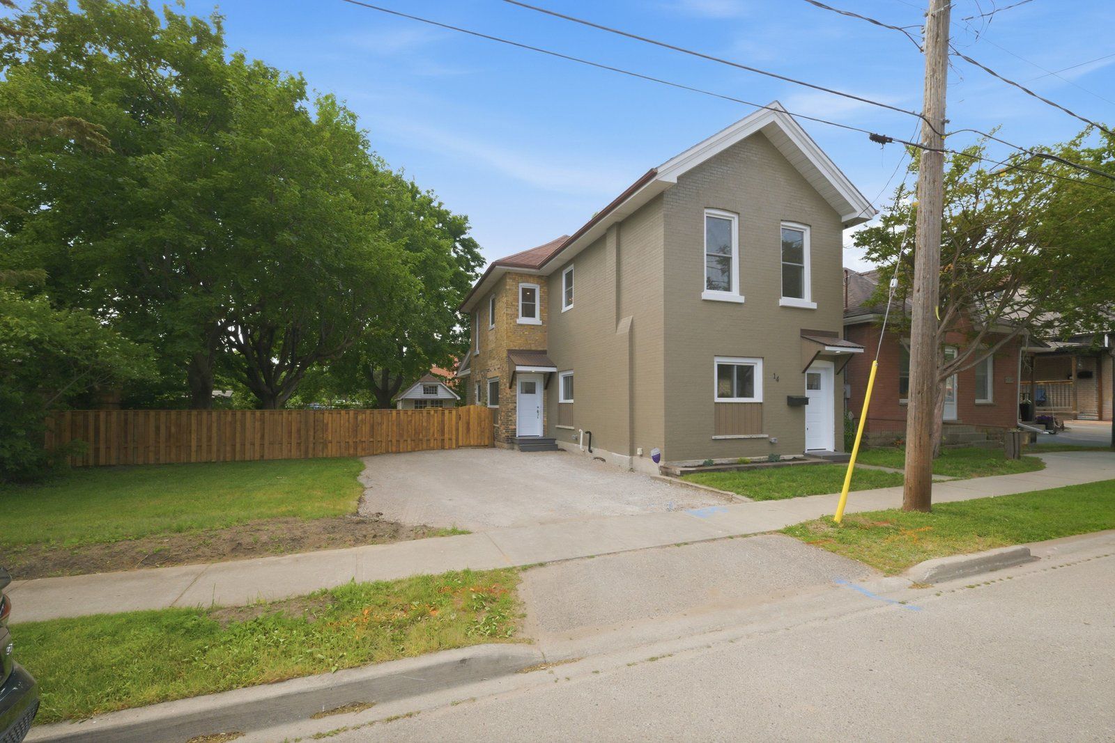 14 Bond Street, Brantford, On N3r 4g5