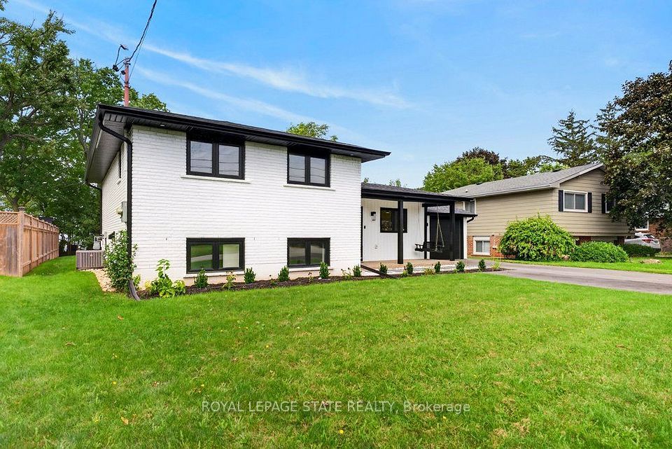 90 Lakeside Drive, Grimsby, On L3m 2l5