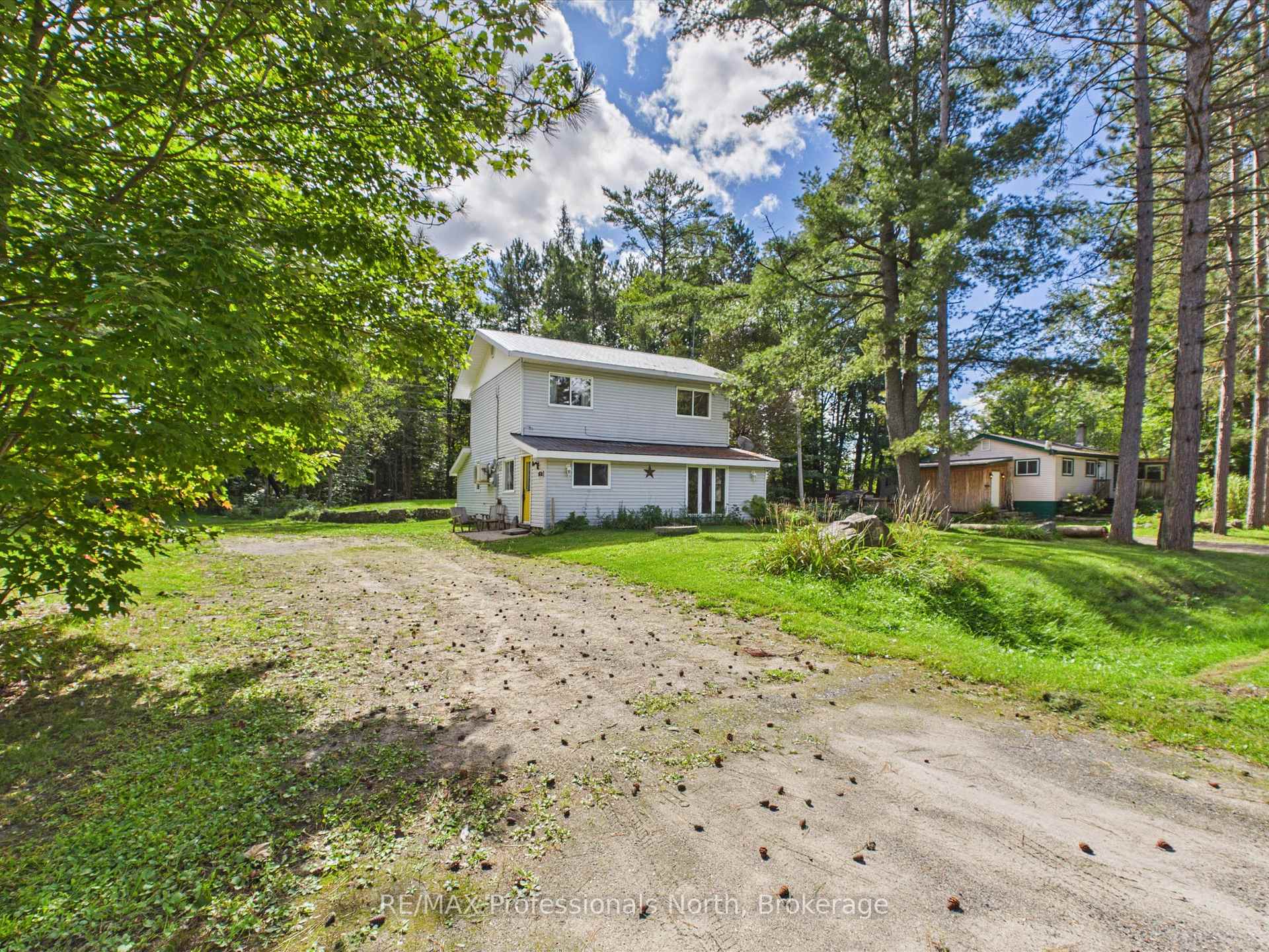 31 Hutcheson Beach Road E, Huntsville, On P1h 1n4