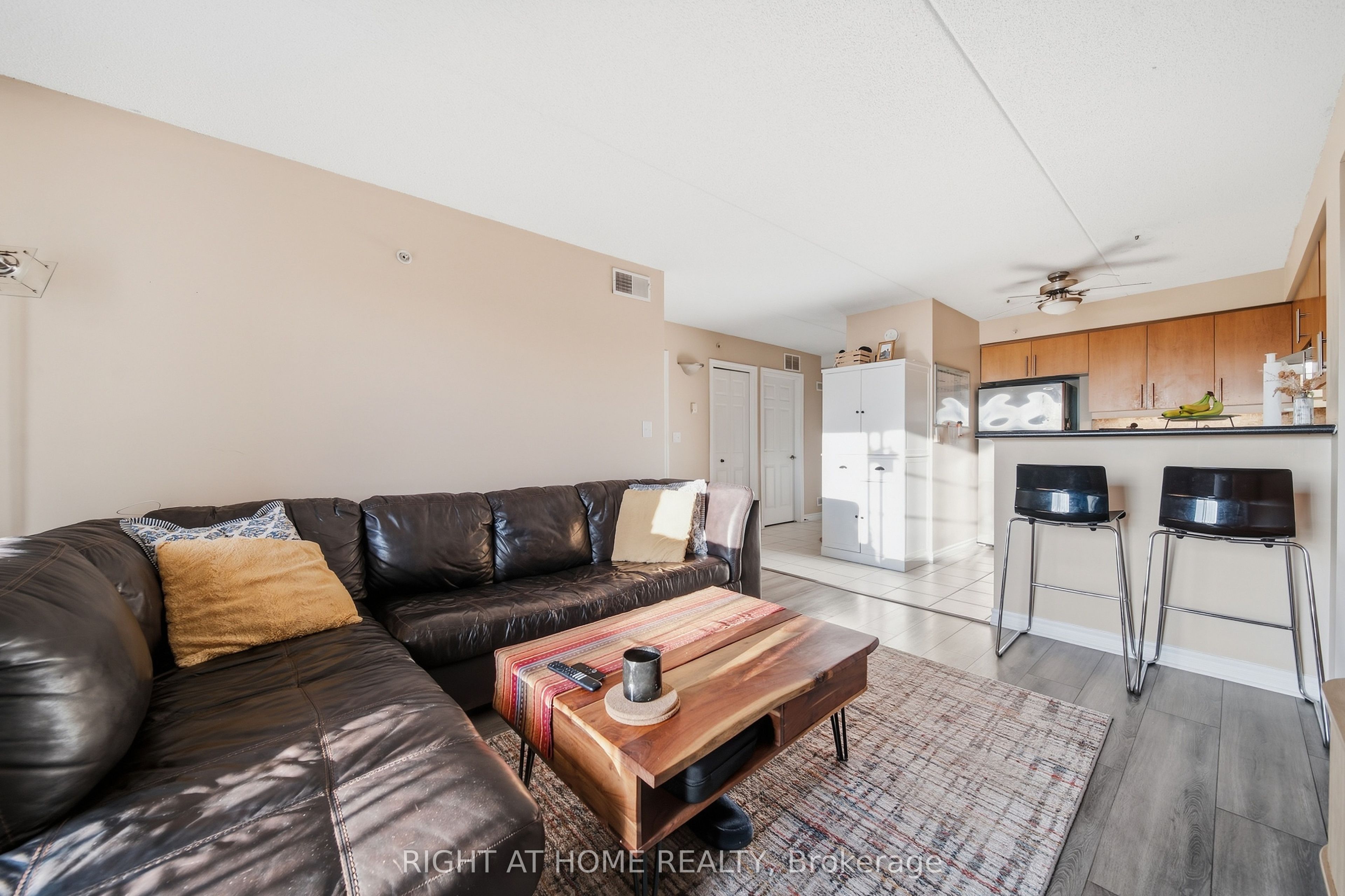 415 Grange Road 305, Guelph, On N1e 0c4