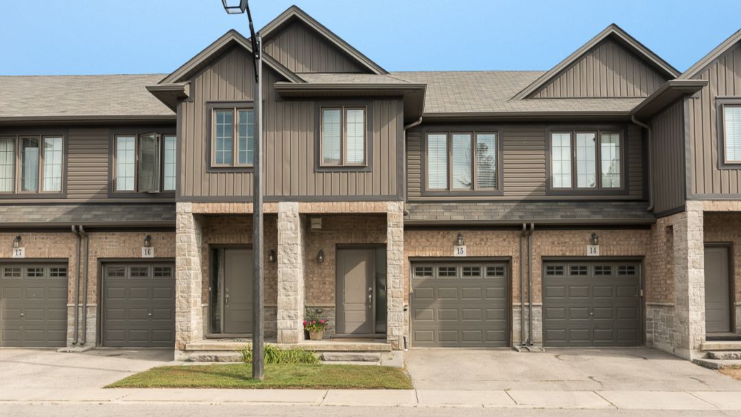 377 Glancaster Road 15, Hamilton, On L9g 0g4