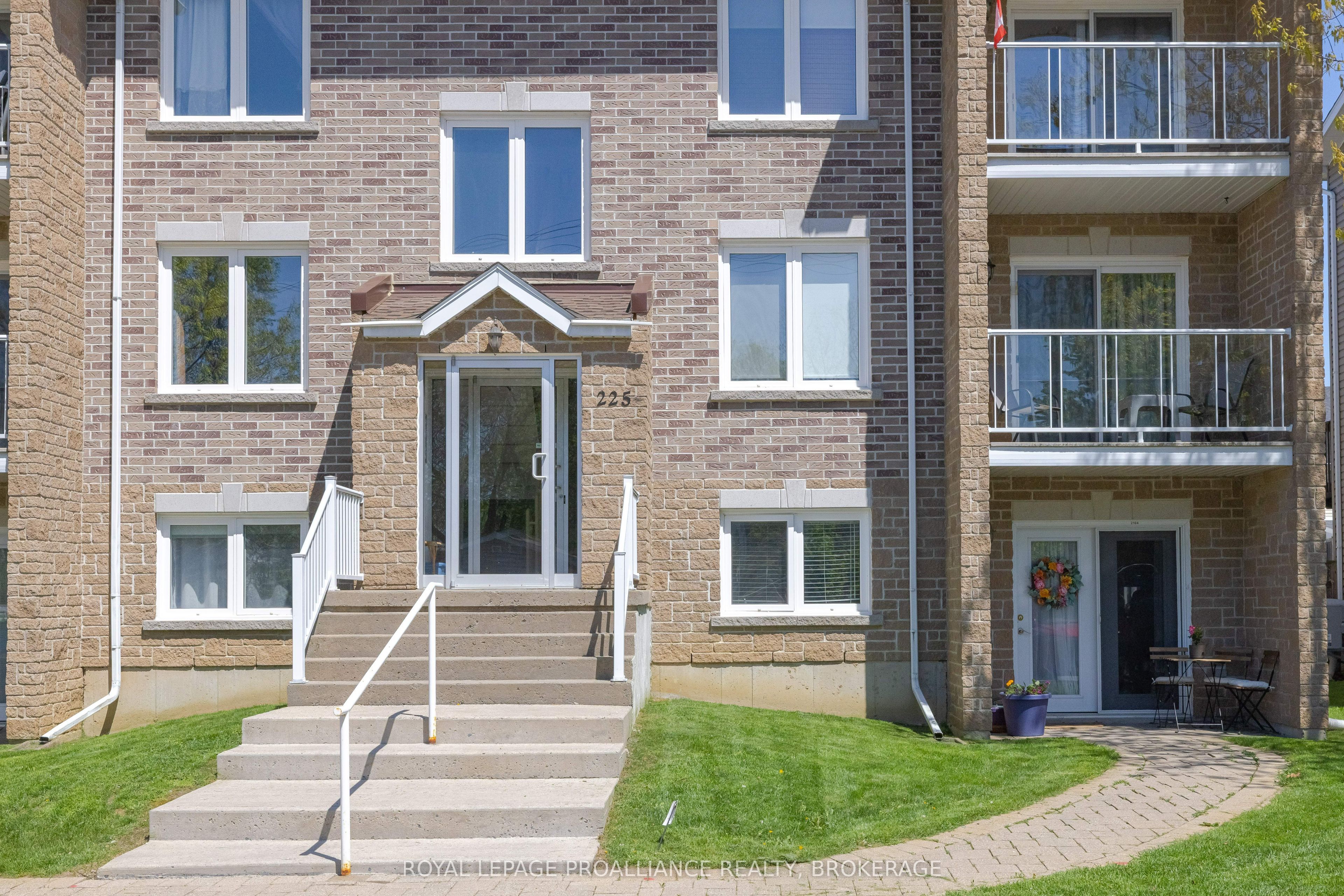 225 Oak Street 2104, Gananoque, On K7g 2r5