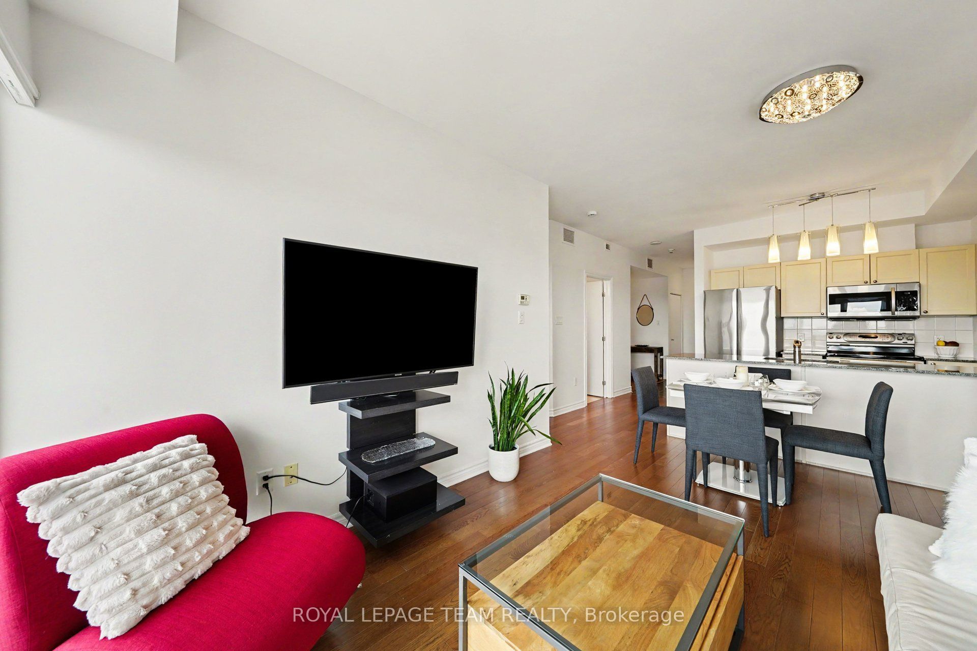 70 Landry Street 1806, Vanier And Kingsview Park, On K1l 0a8