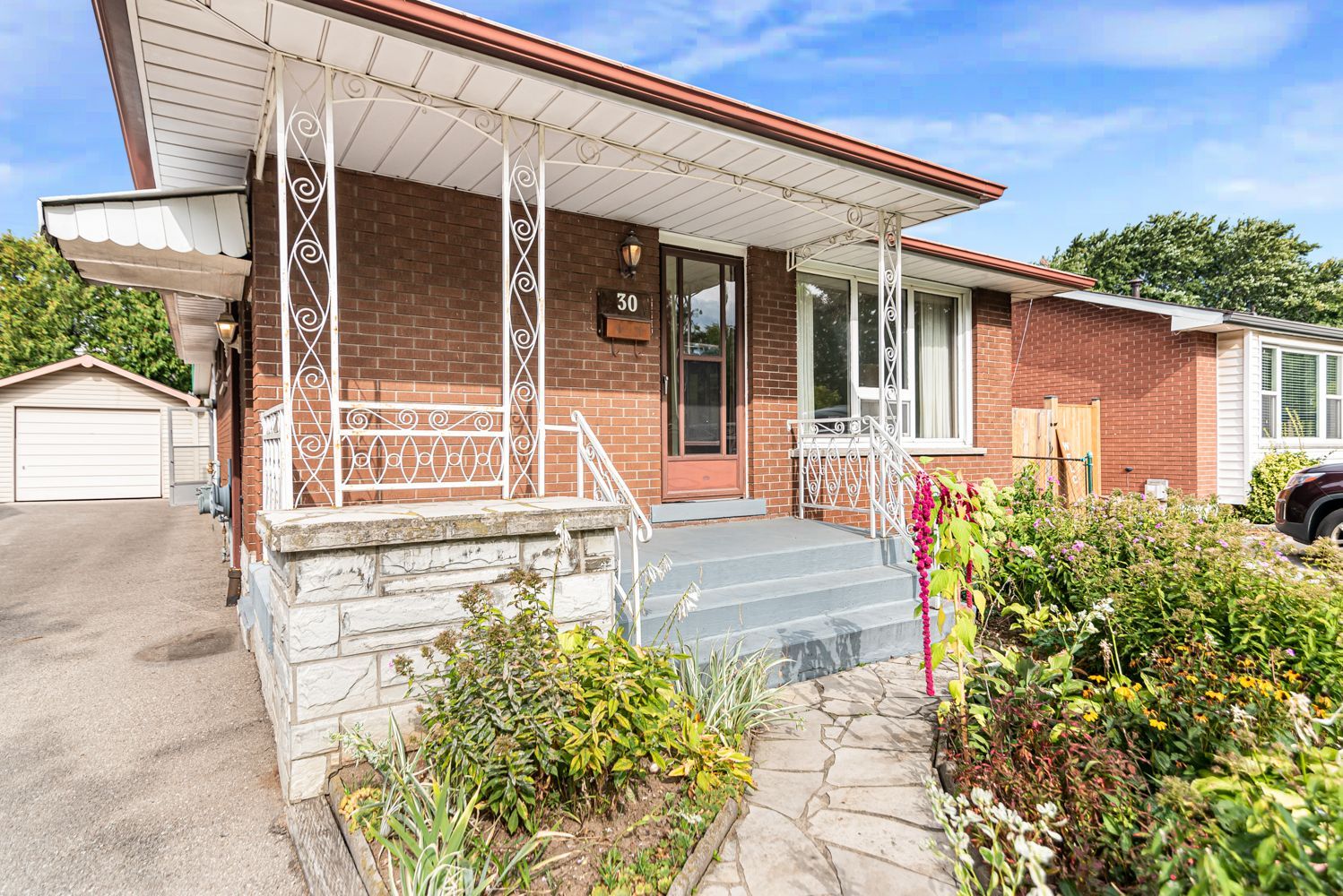 30 Goldfinch Road, Hamilton, On L9a 3w7